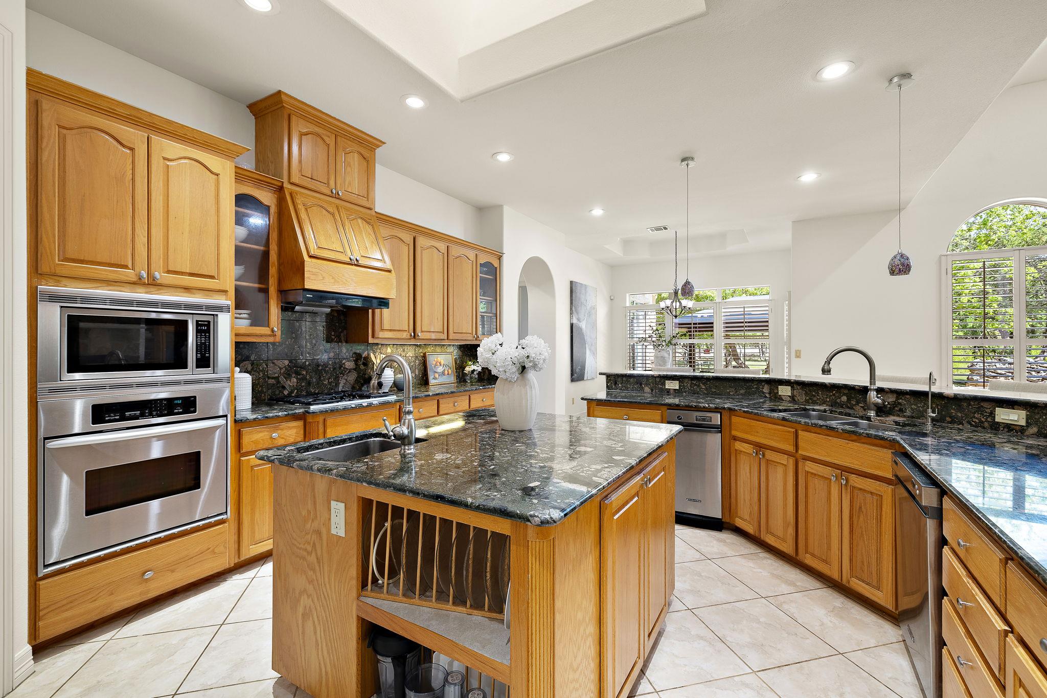 100 Palomino Cv, Jarrell, TX 76537