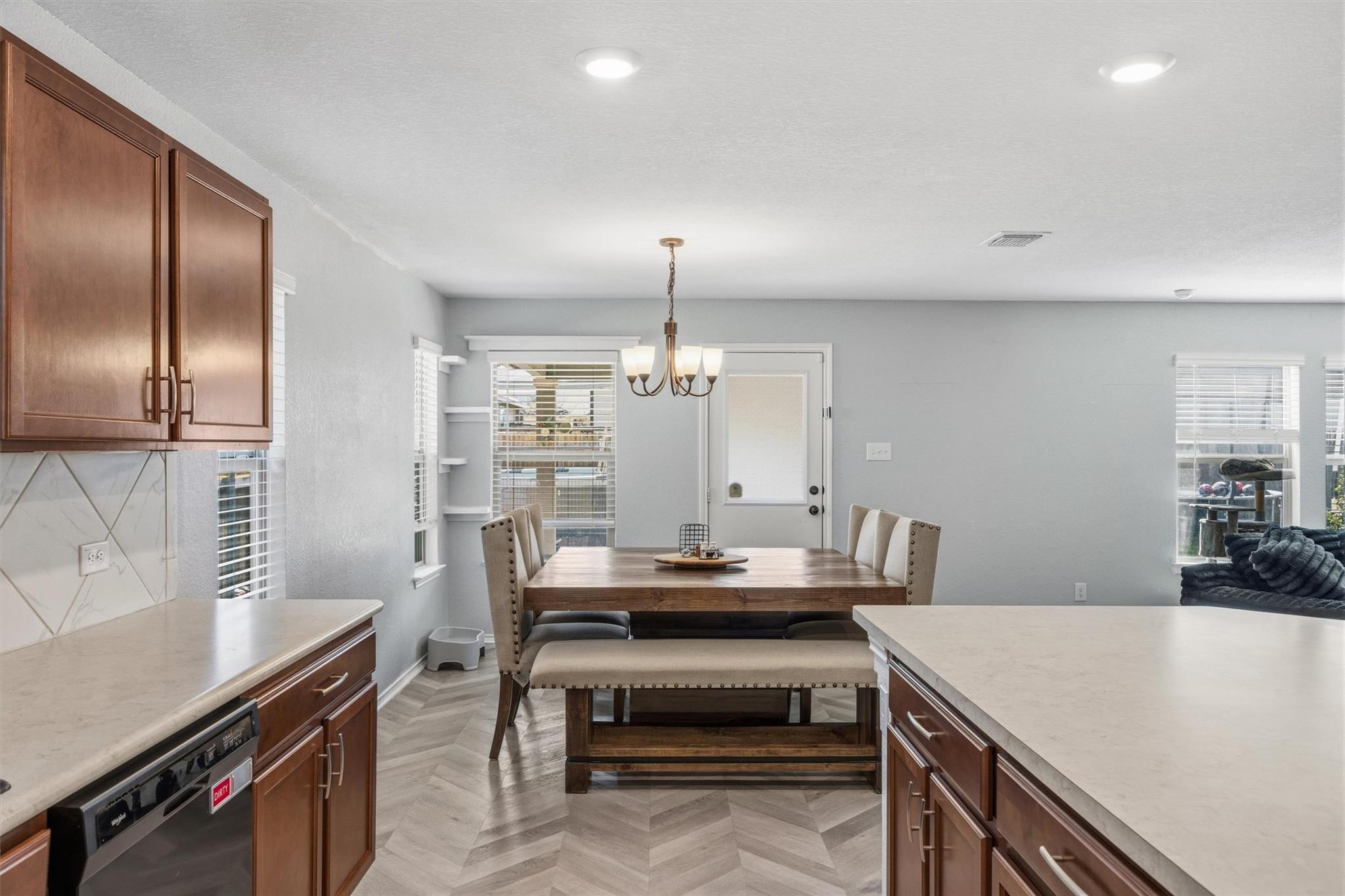 724 Bailey Park Dr, Jarrell, TX 76537