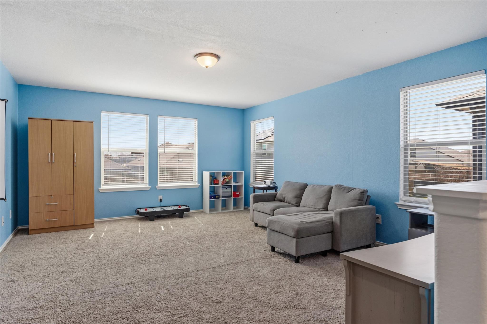 724 Bailey Park Dr, Jarrell, TX 76537