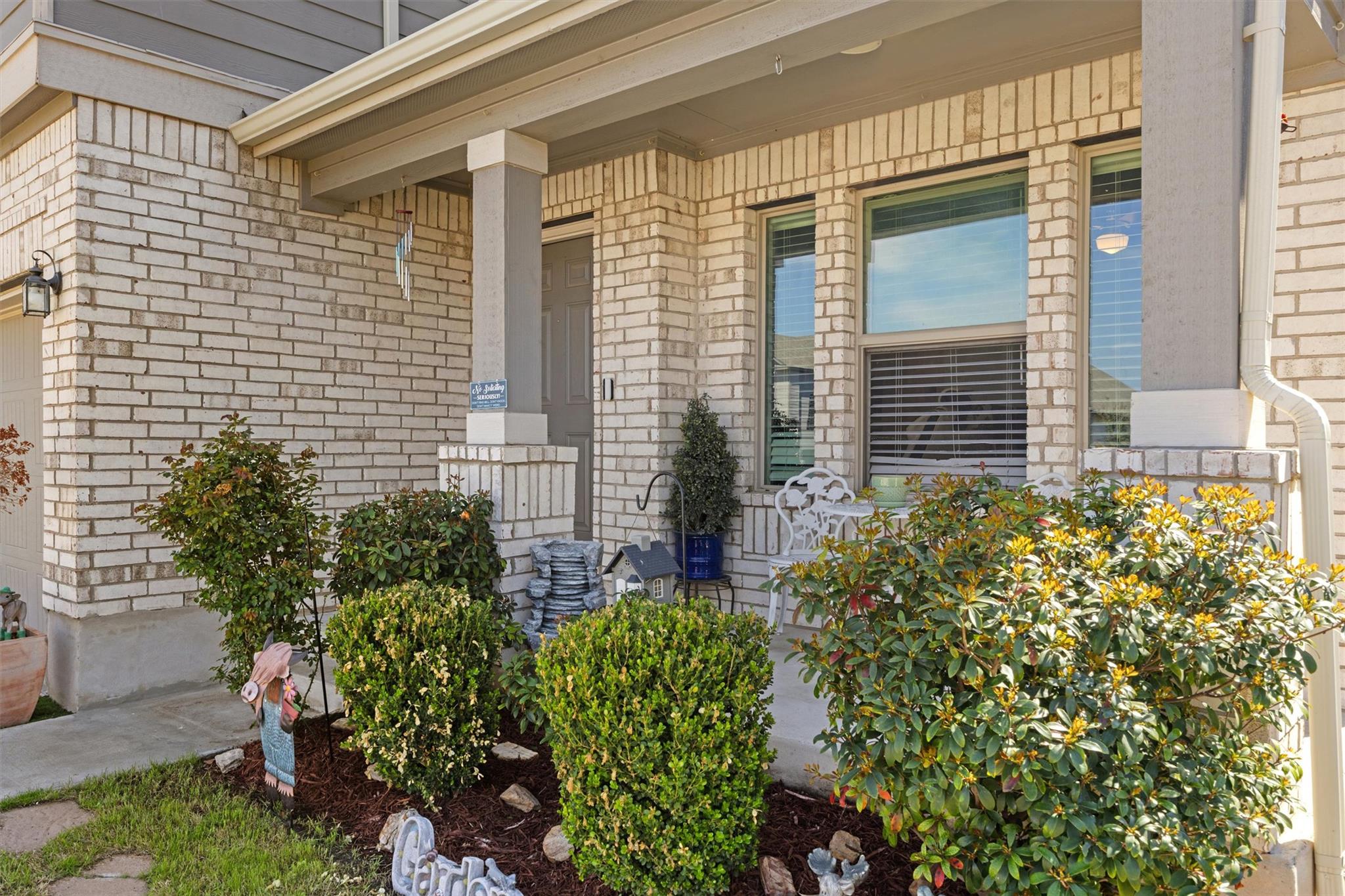 724 Bailey Park Dr, Jarrell, TX 76537