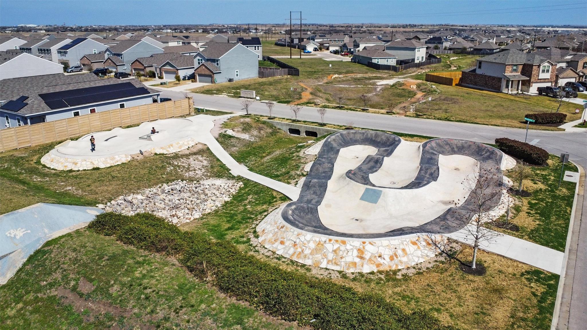 724 Bailey Park Dr, Jarrell, TX 76537