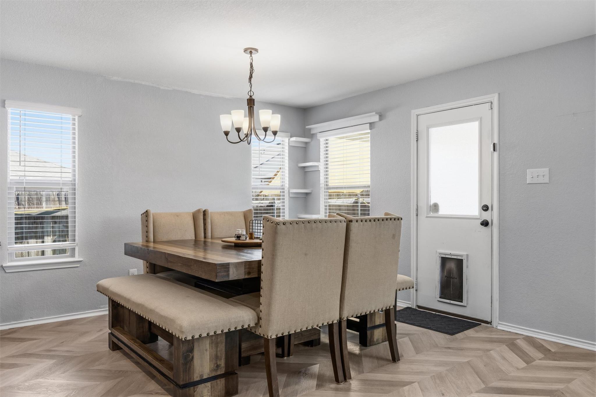 724 Bailey Park Dr, Jarrell, TX 76537