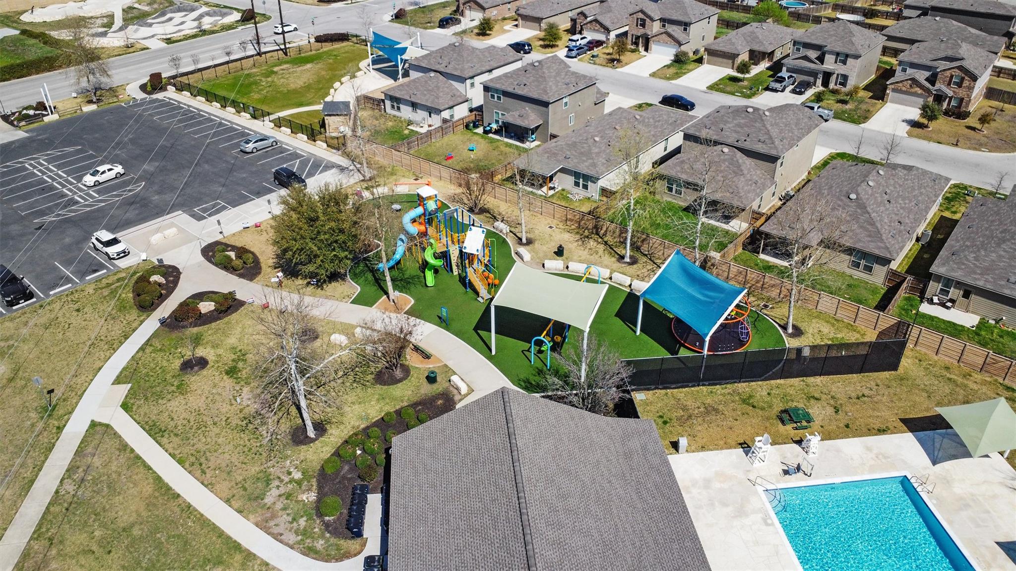 724 Bailey Park Dr, Jarrell, TX 76537