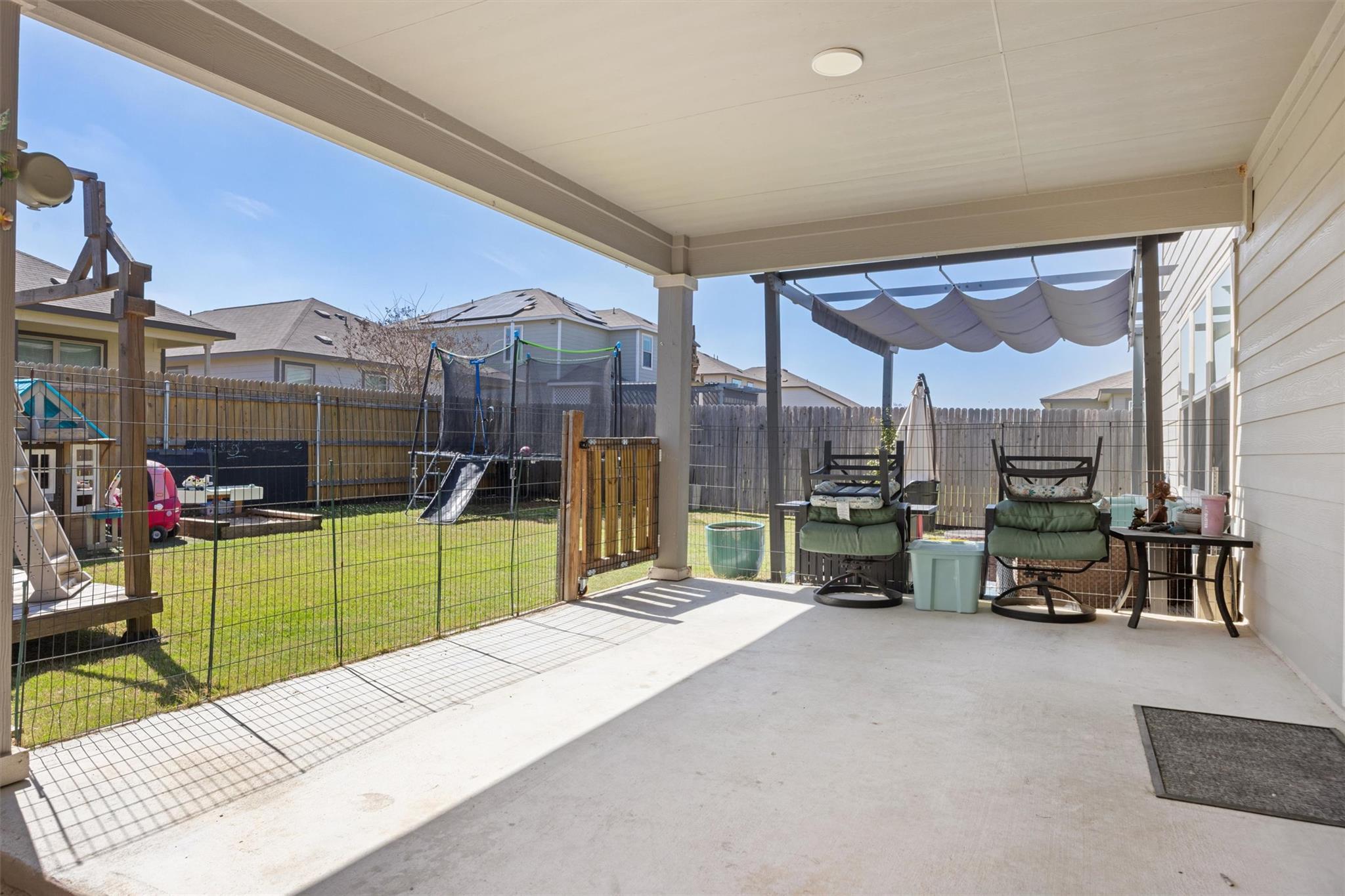 724 Bailey Park Dr, Jarrell, TX 76537