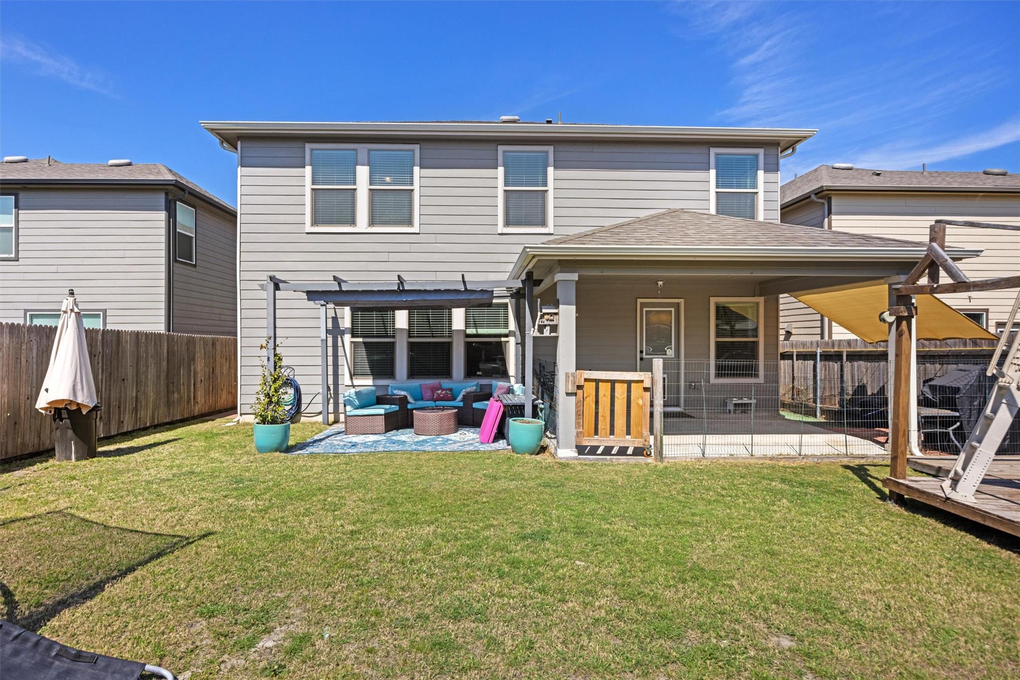 724 Bailey Park Dr, Jarrell, TX 76537