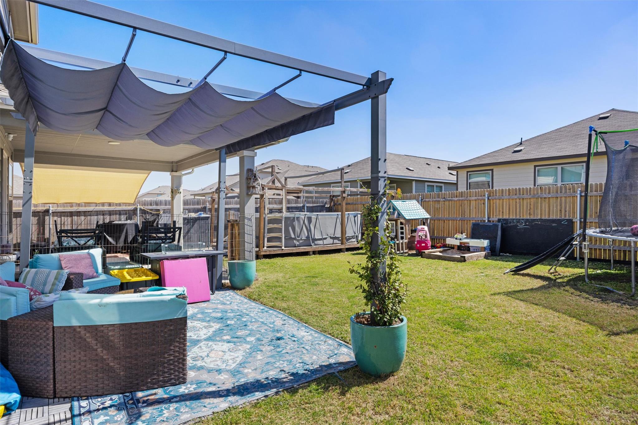 724 Bailey Park Dr, Jarrell, TX 76537