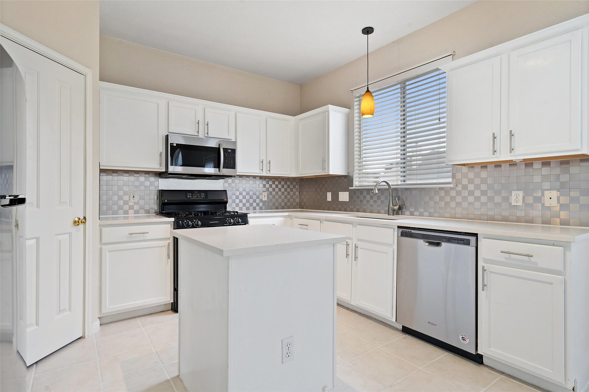 8602 Glen Canyon Dr, Round Rock, TX 78681