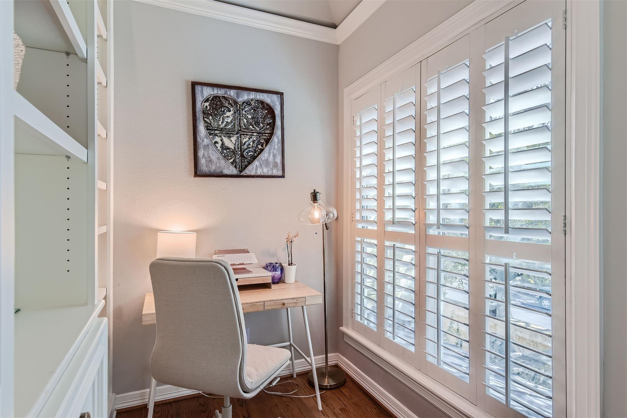 2390 W 8th St, Austin, TX 78703