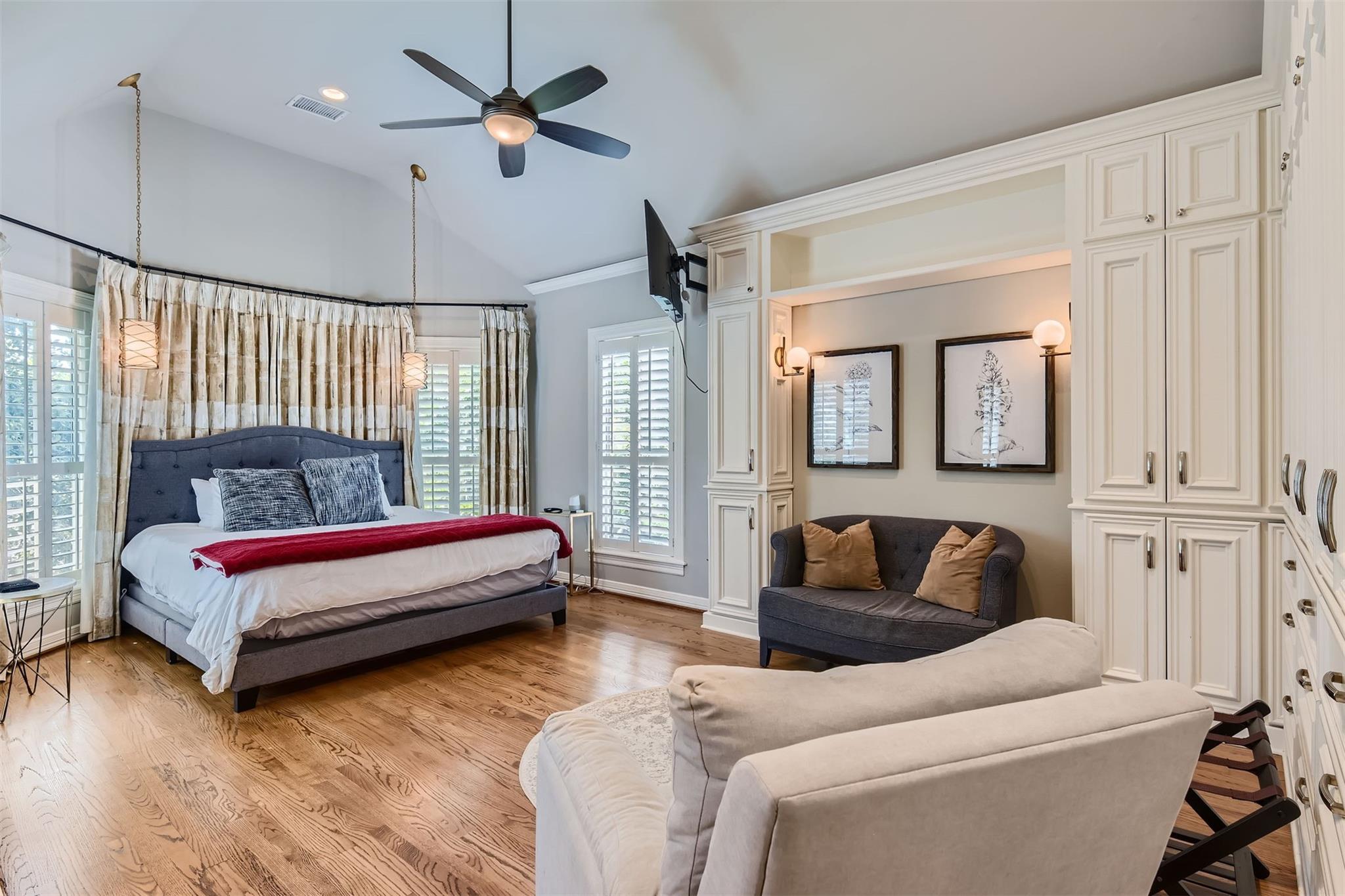 2390 W 8th St, Austin, TX 78703