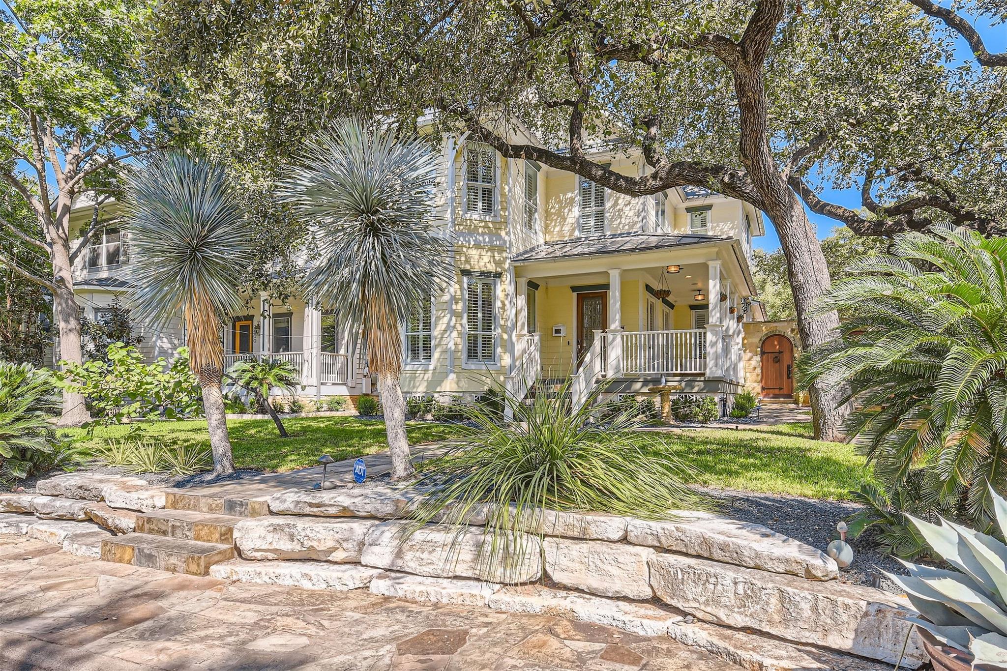 2390 W 8th St, Austin, TX 78703