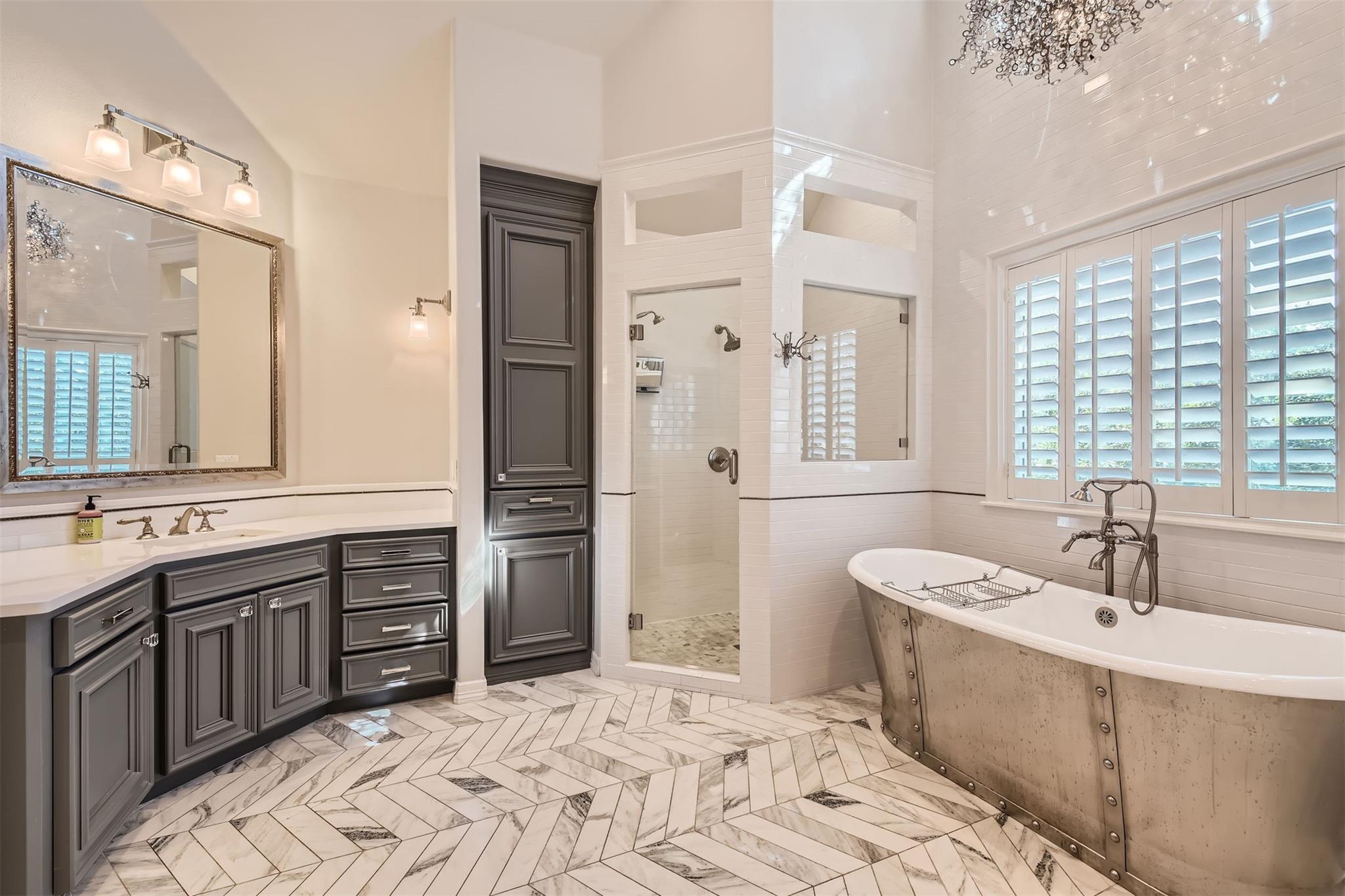 2390 W 8th St, Austin, TX 78703