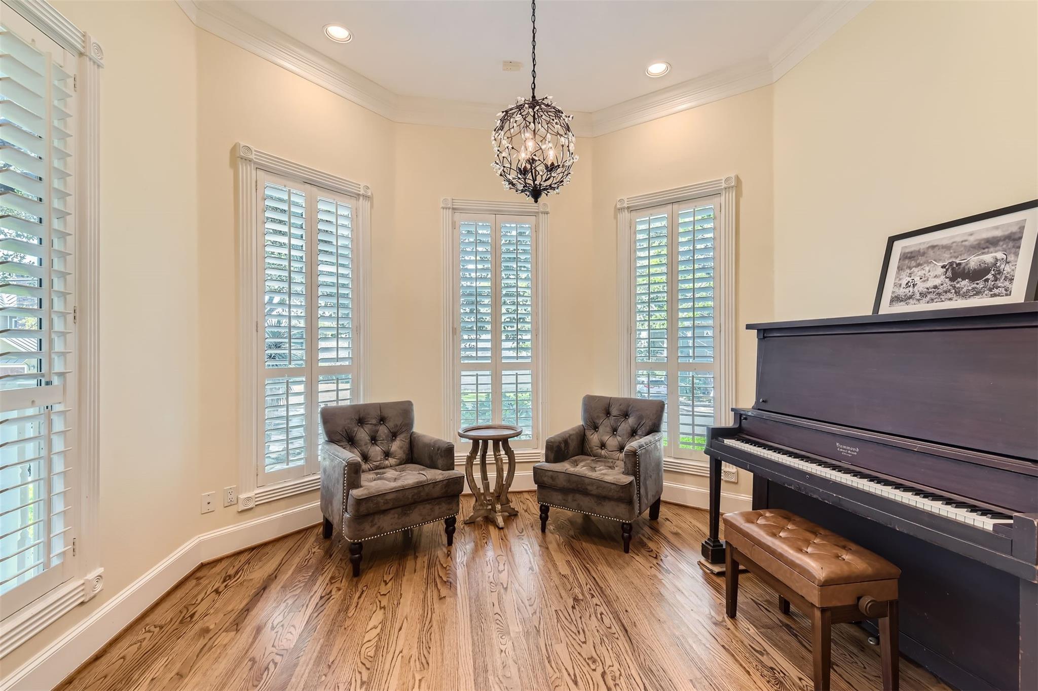 2390 W 8th St, Austin, TX 78703