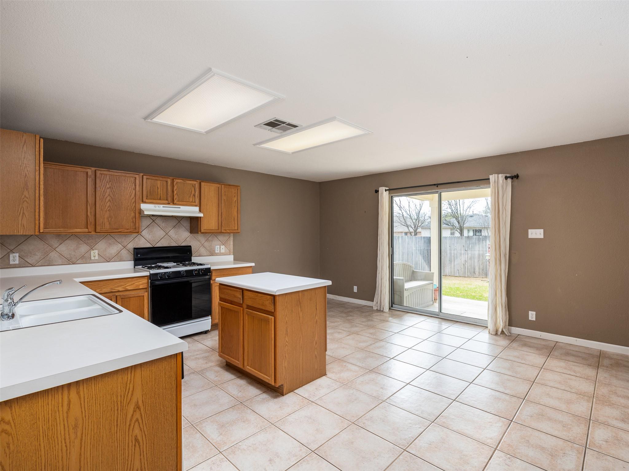 110 Grant Ct, Leander, TX 78641