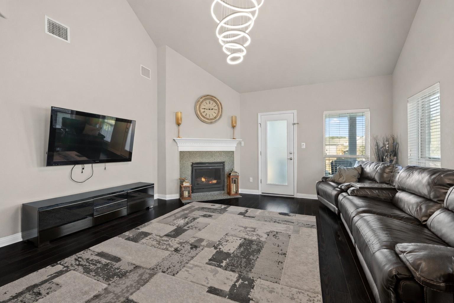 102 Waverly Spire Ct, Austin, TX 78738