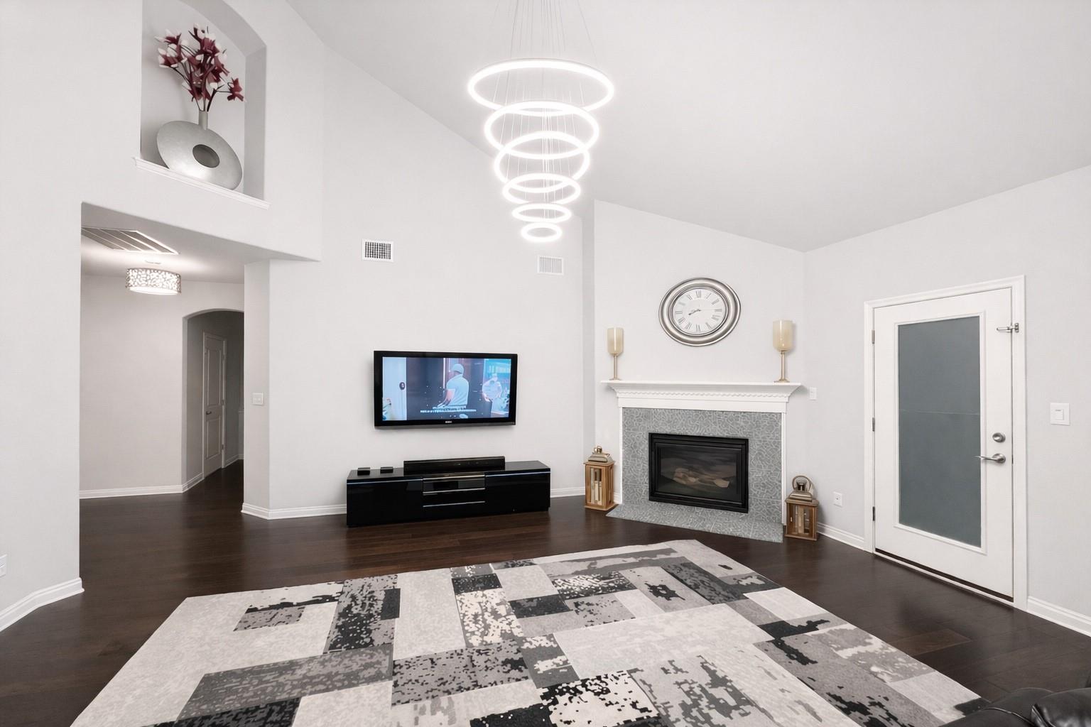 102 Waverly Spire Ct, Austin, TX 78738