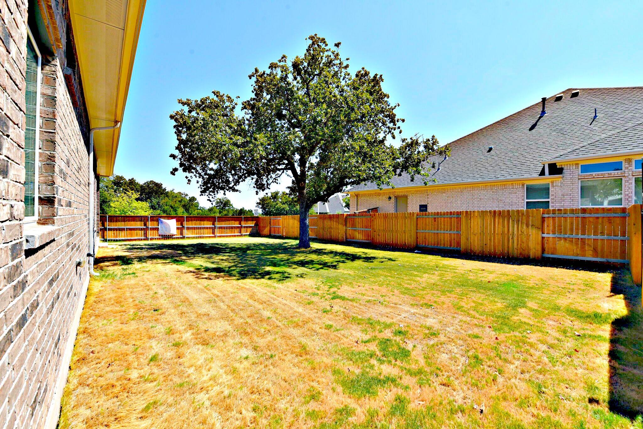 2220 Airport Dr, Leander, TX 78641