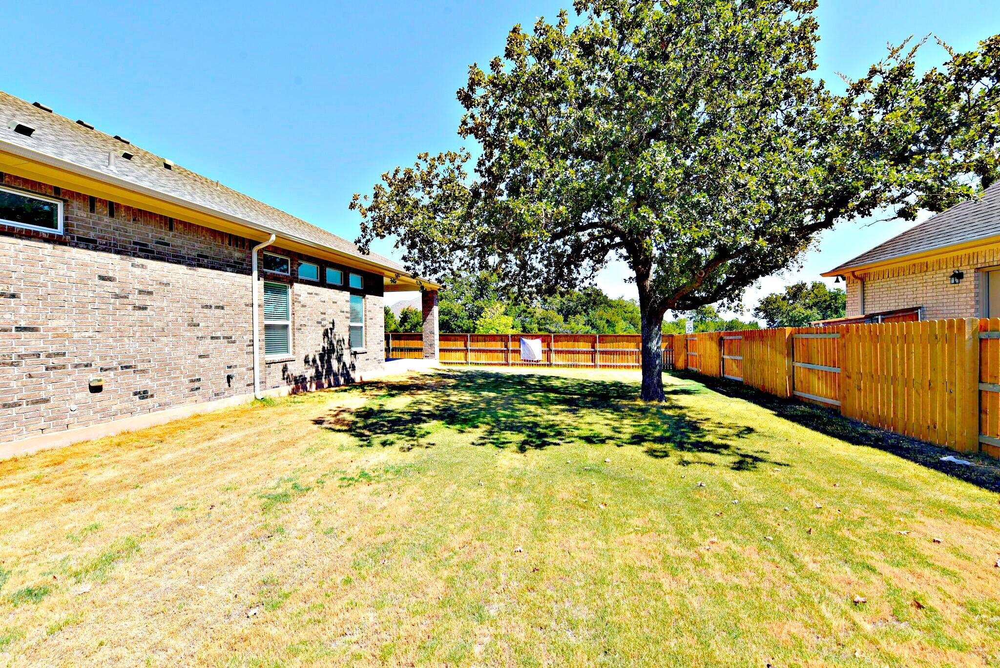 2220 Airport Dr, Leander, TX 78641