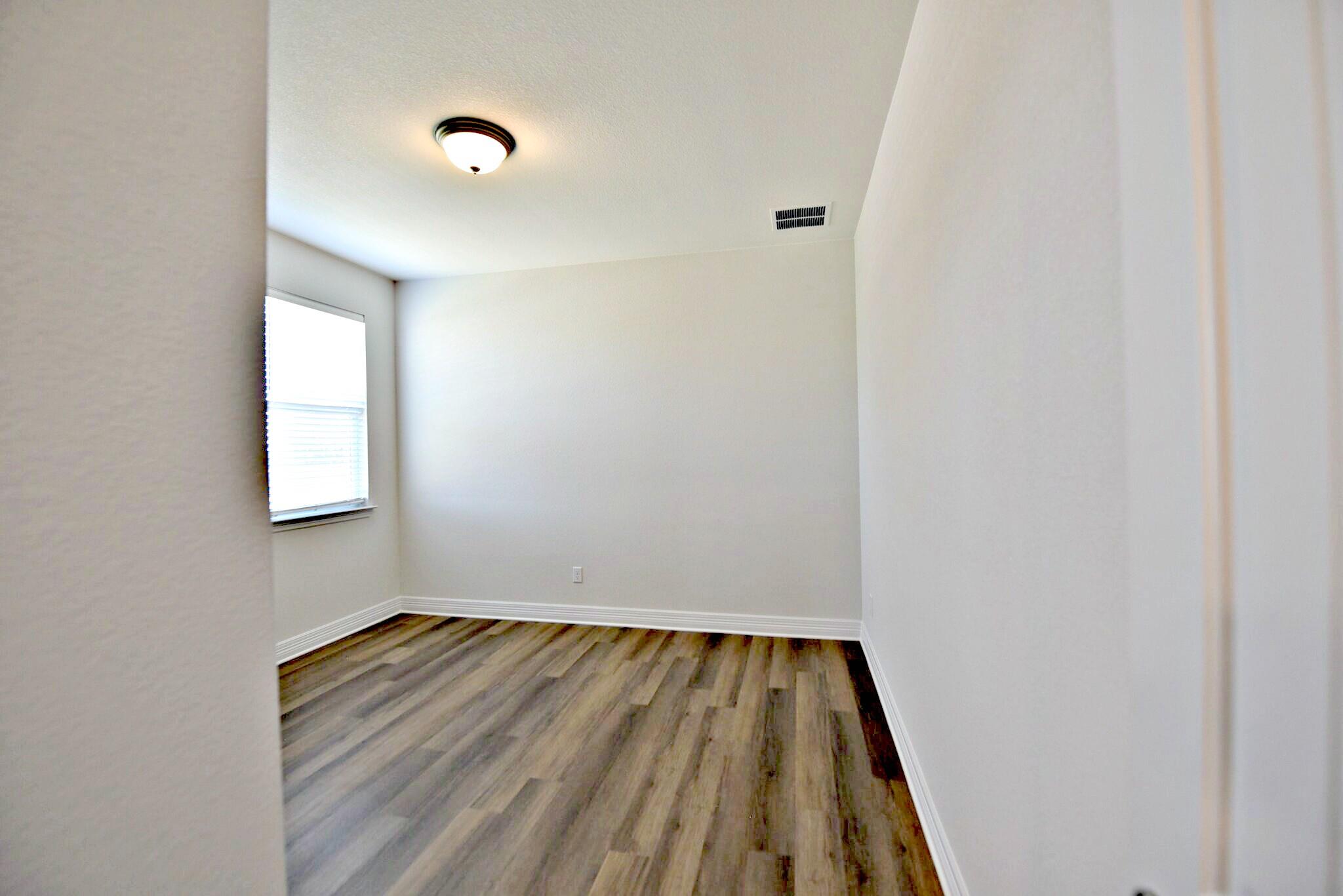 2220 Airport Dr, Leander, TX 78641