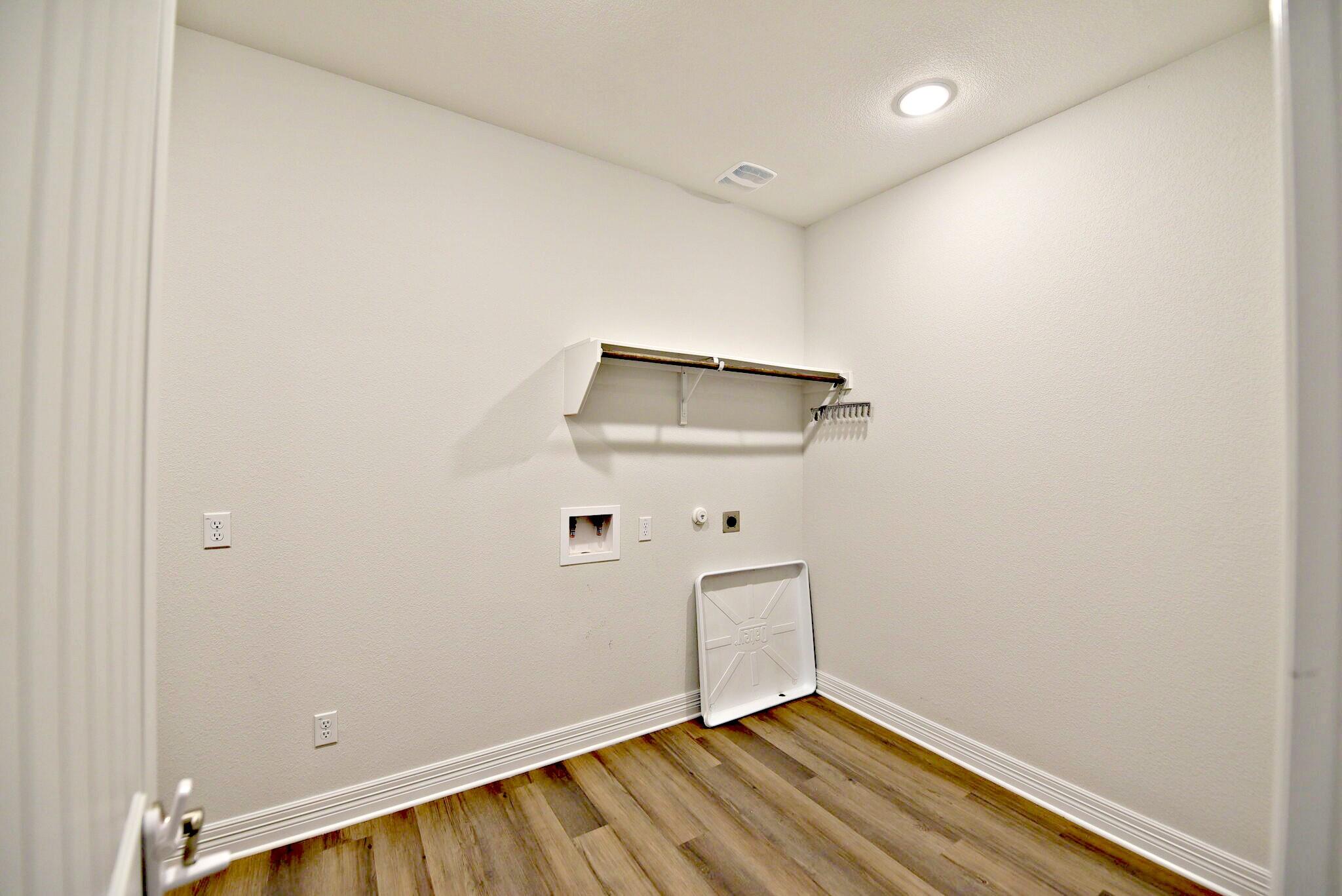 2220 Airport Dr, Leander, TX 78641