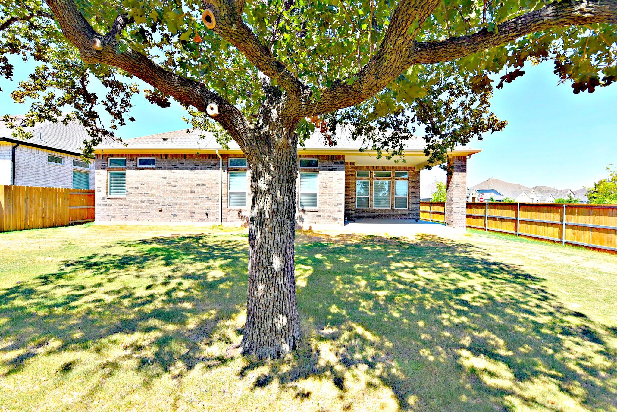 2220 Airport Dr, Leander, TX 78641