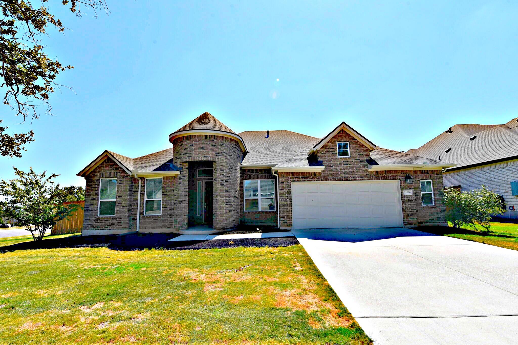 2220 Airport Dr, Leander, TX 78641