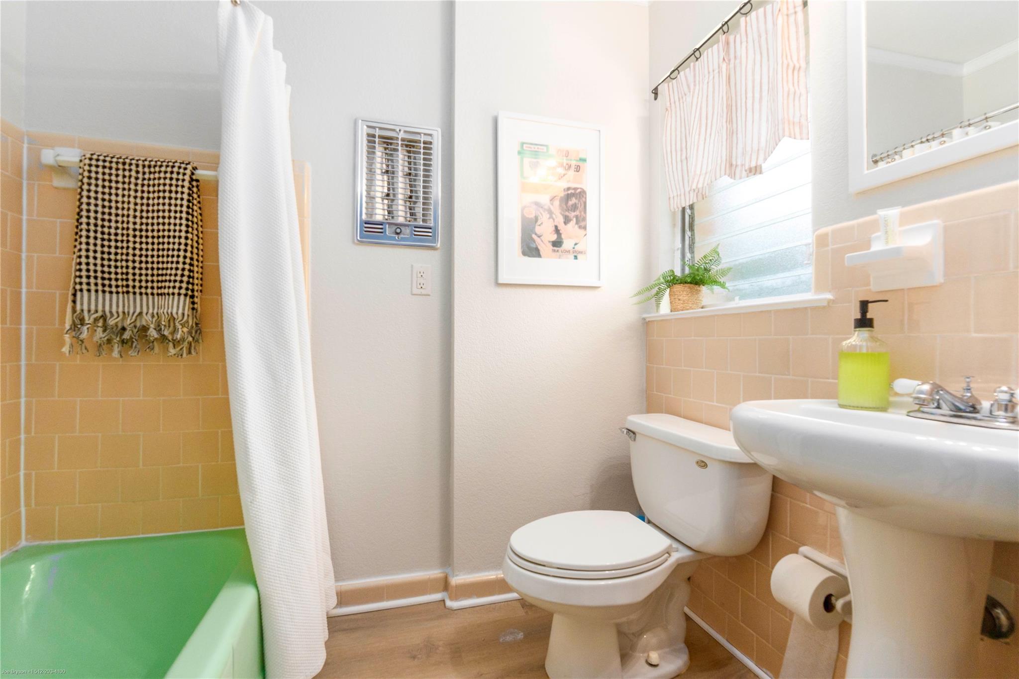 5326 Balcones Dr # D, Austin, TX 78731