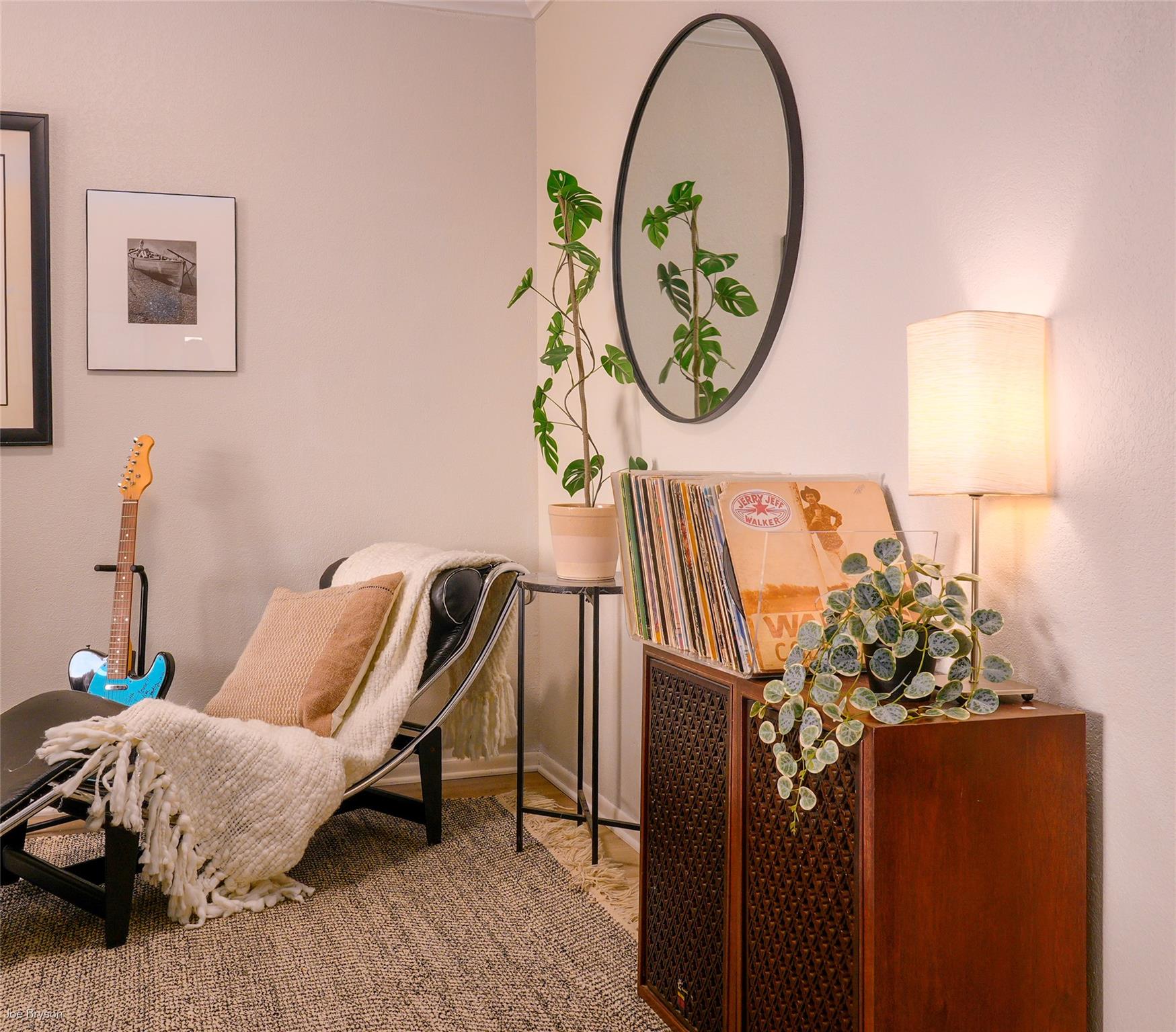 5326 Balcones Dr # D, Austin, TX 78731