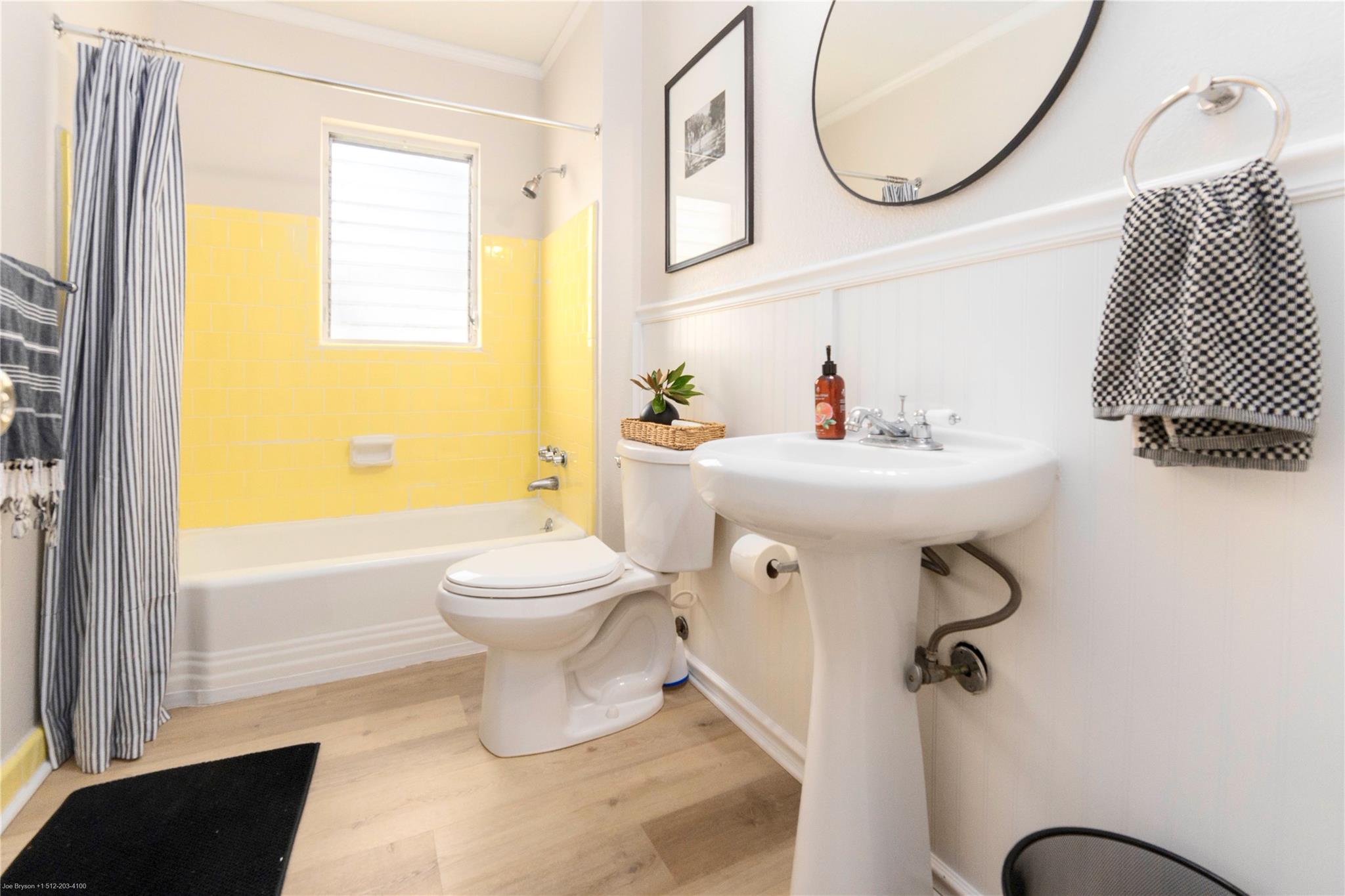 5326 Balcones Dr # D, Austin, TX 78731