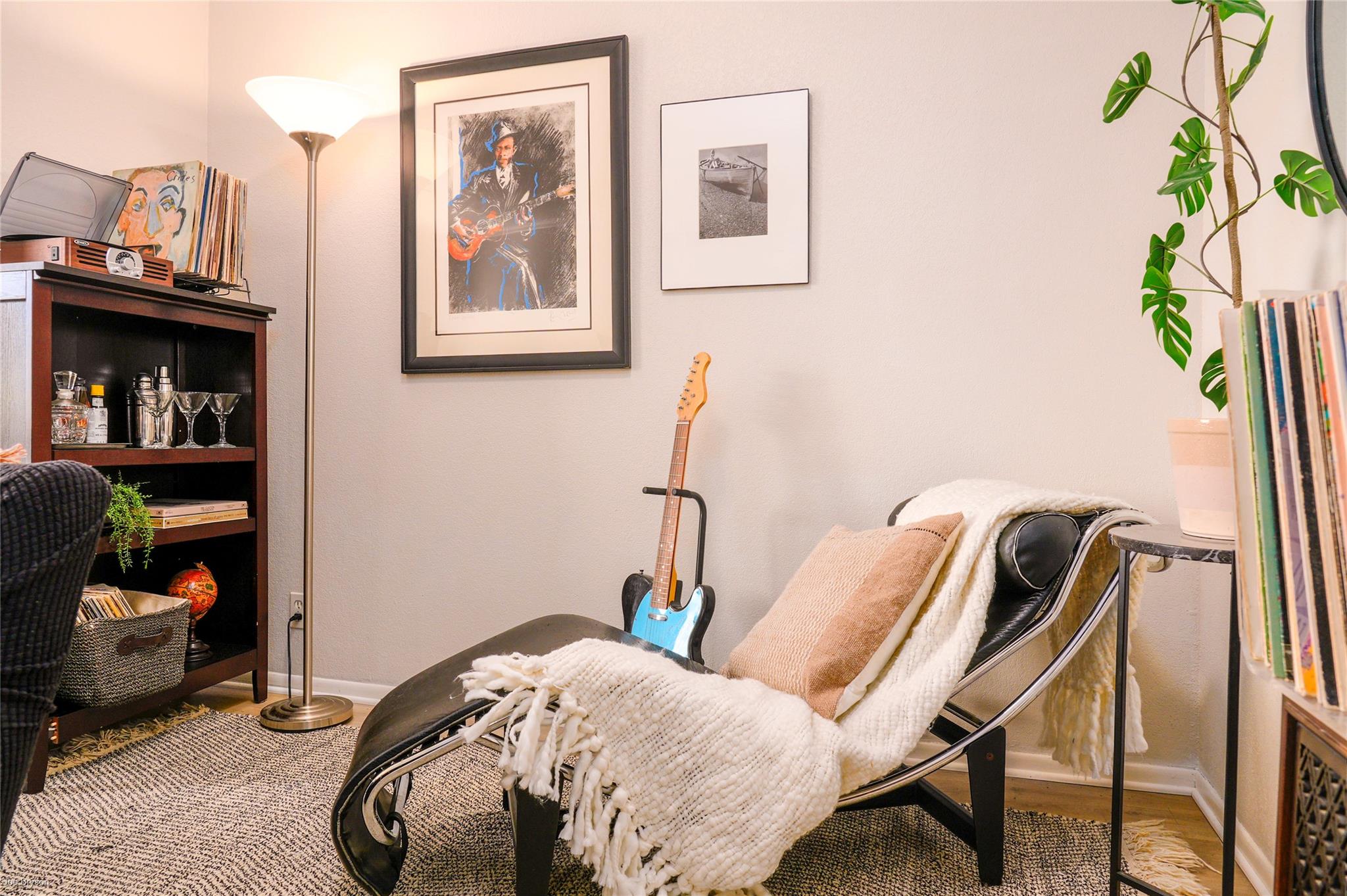 5326 Balcones Dr # D, Austin, TX 78731