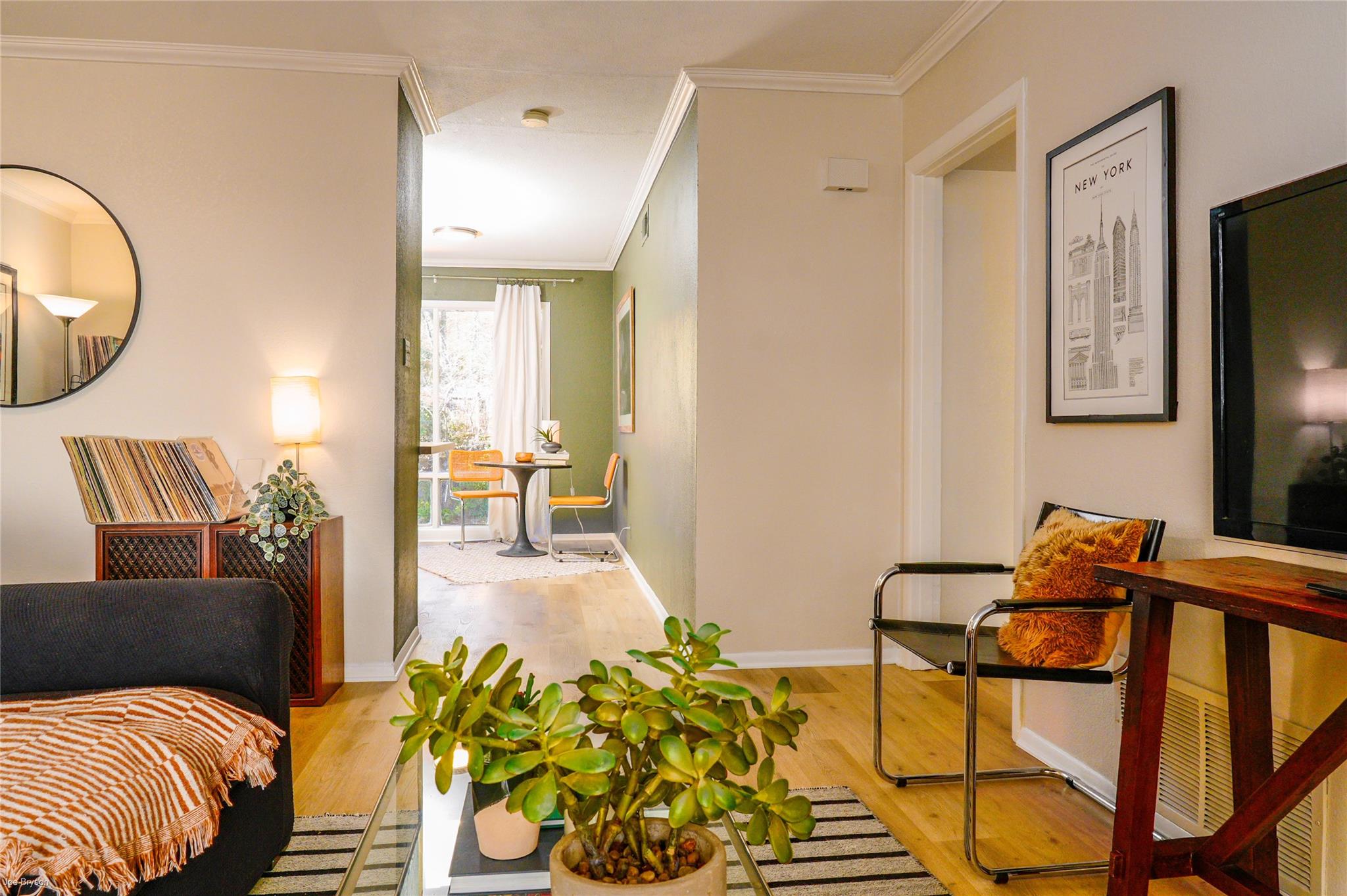 5326 Balcones Dr # D, Austin, TX 78731