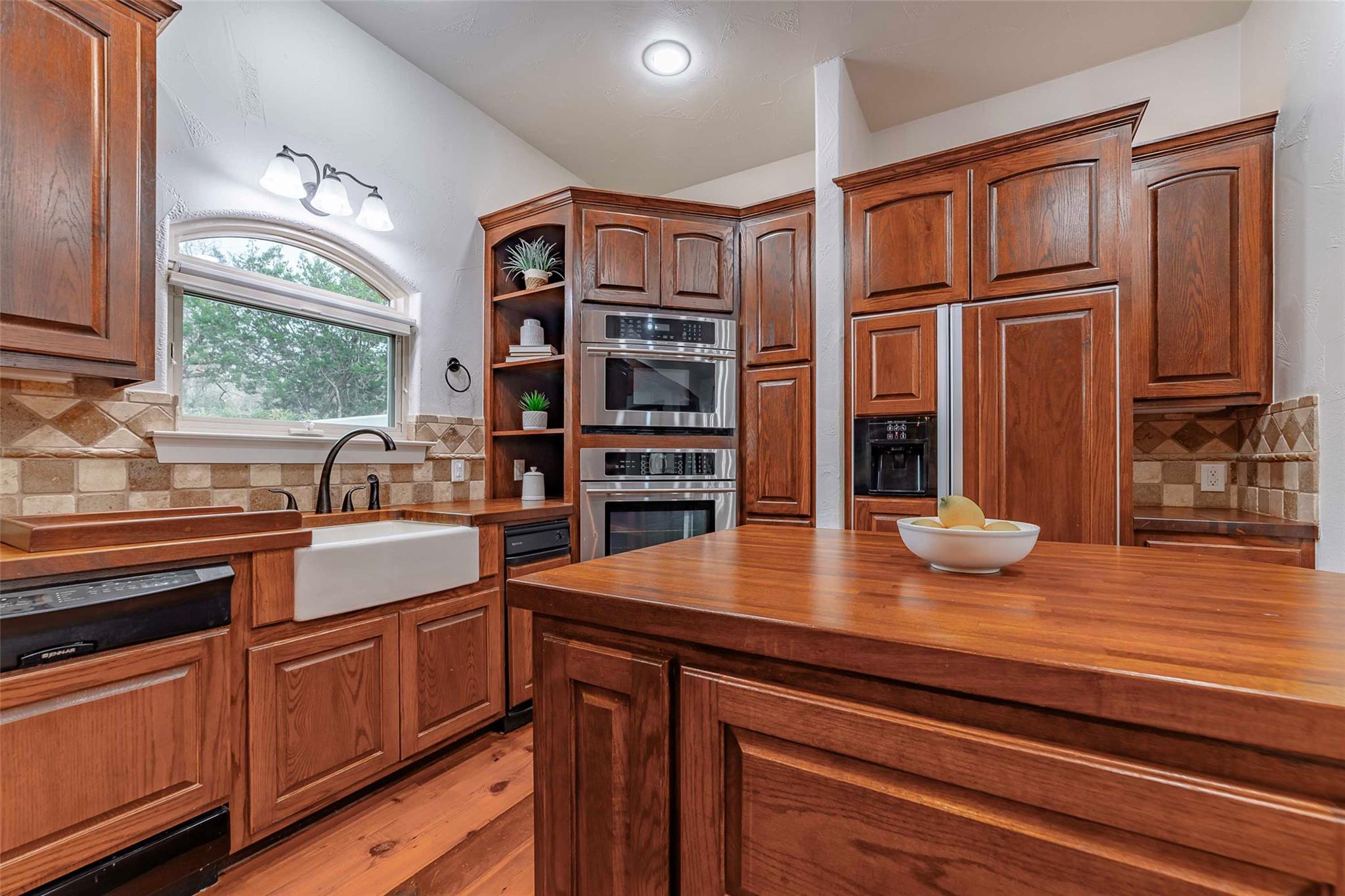 113 Comanche Agate, Horseshoe Bay, TX 78657