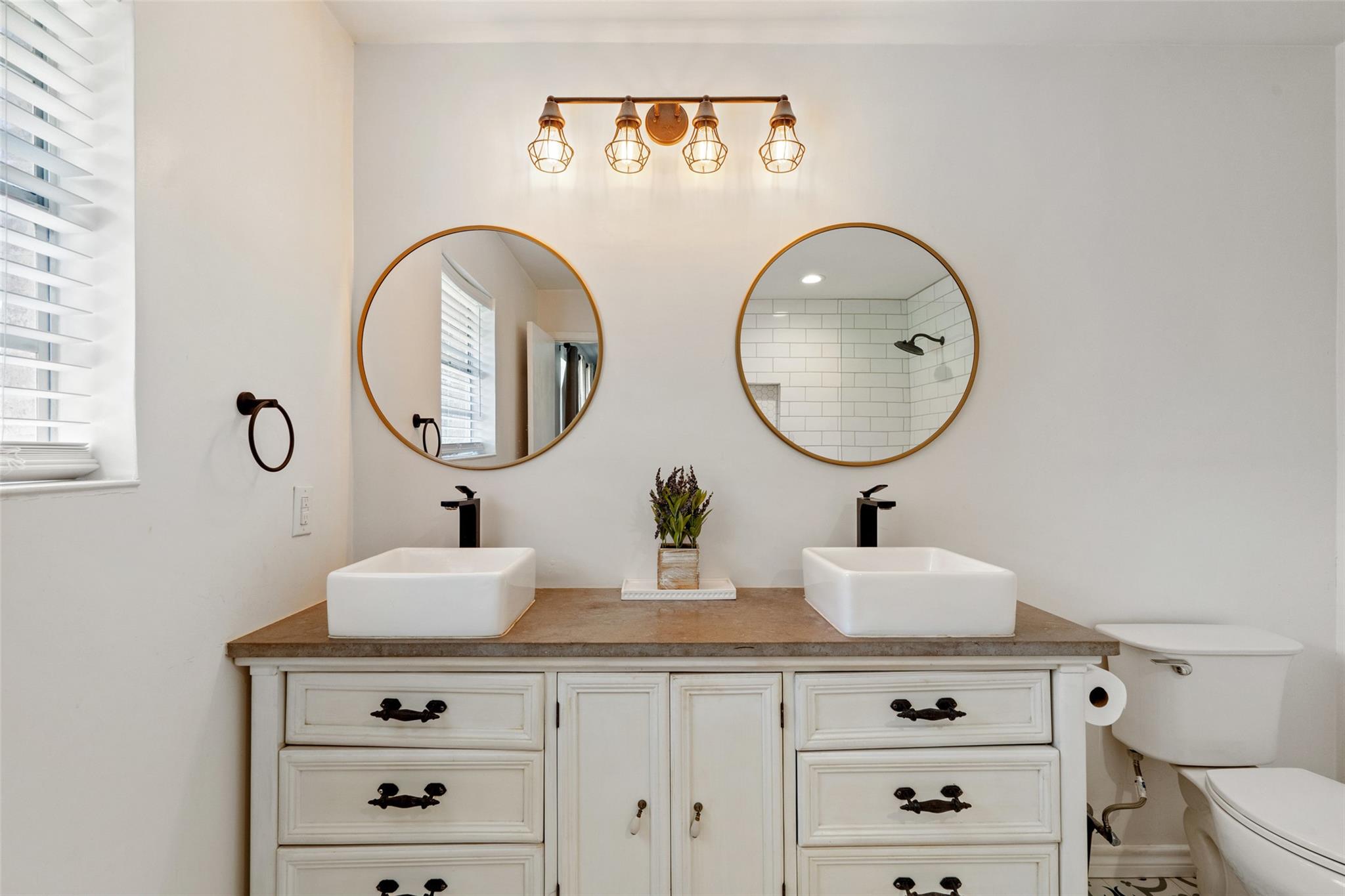 121 Merrywood Ln, San Marcos, TX 78666