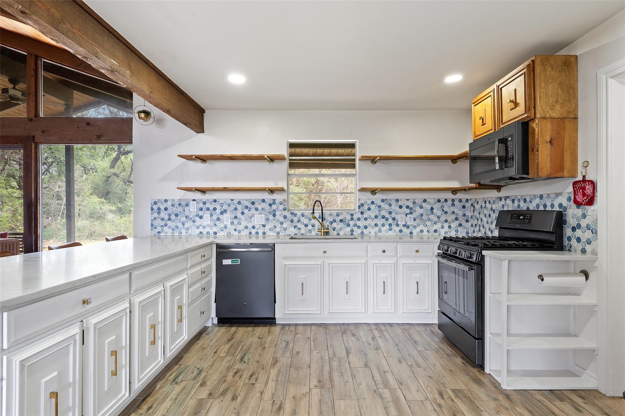 121 Merrywood Ln, San Marcos, TX 78666