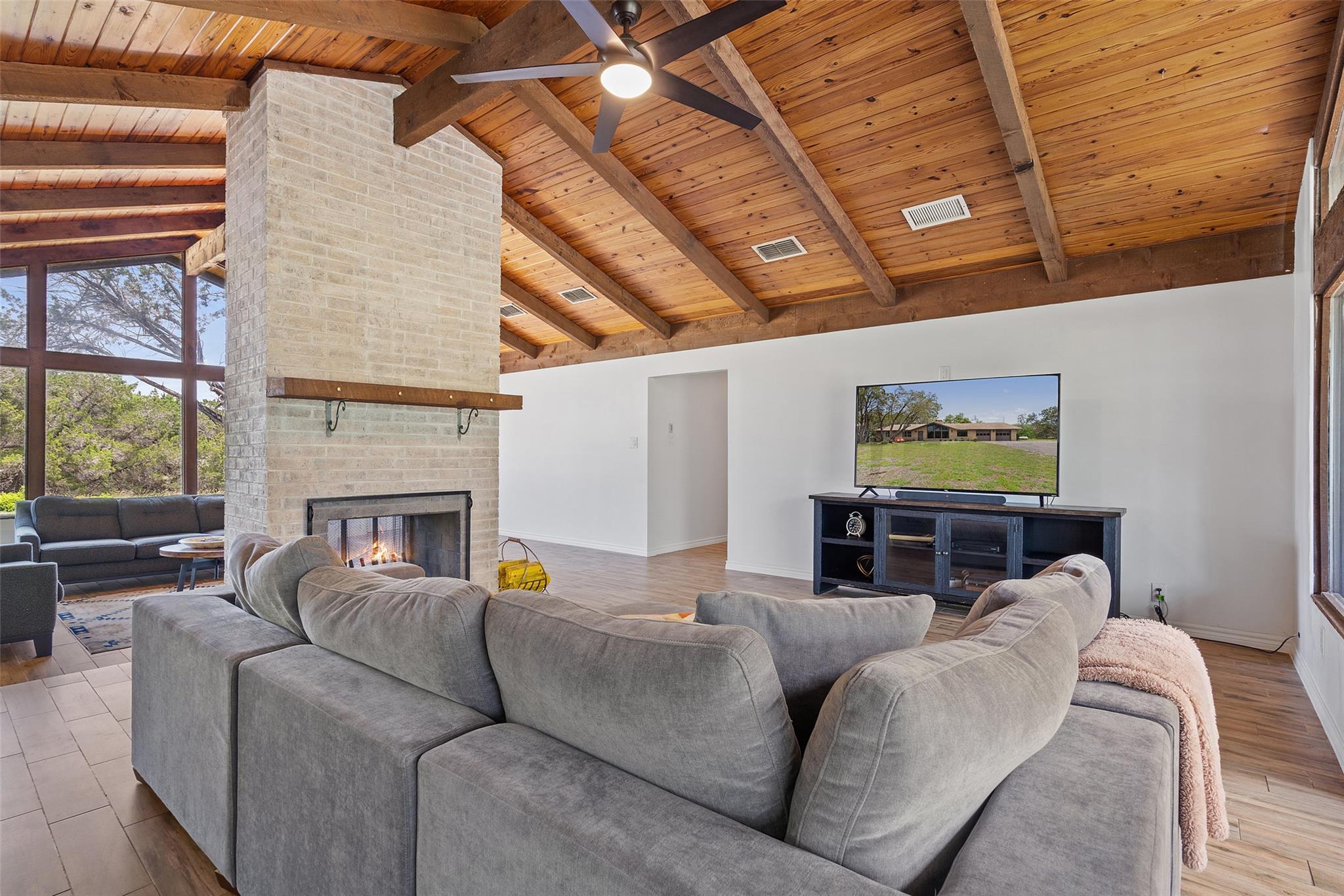 121 Merrywood Ln, San Marcos, TX 78666