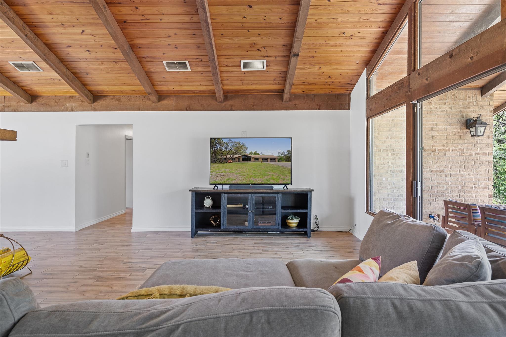 121 Merrywood Ln, San Marcos, TX 78666