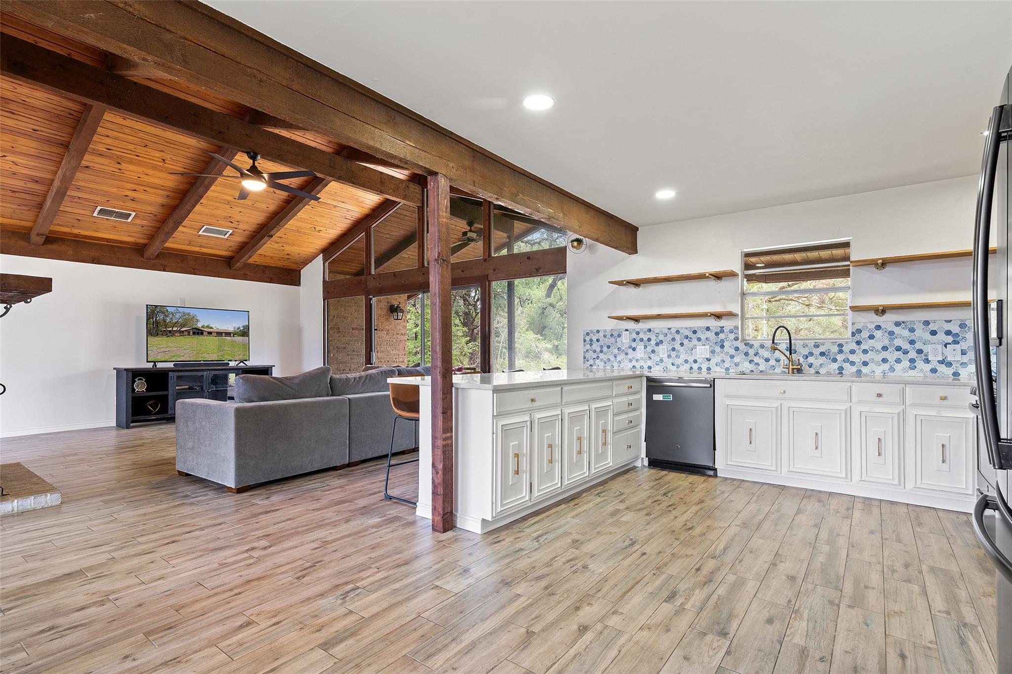 121 Merrywood Ln, San Marcos, TX 78666