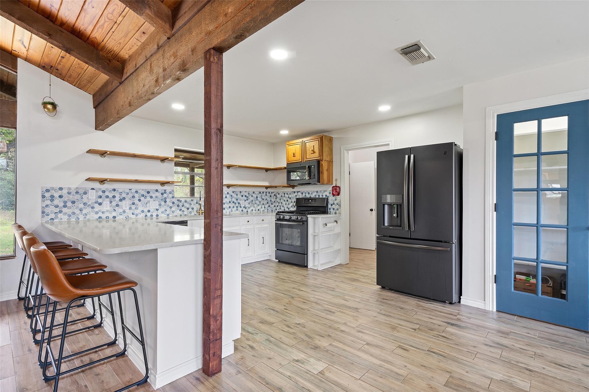 121 Merrywood Ln, San Marcos, TX 78666