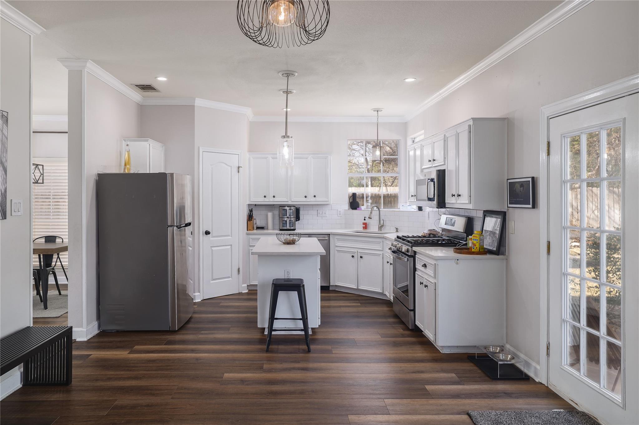 2210 Parkland Cv, Round Rock, TX 78681