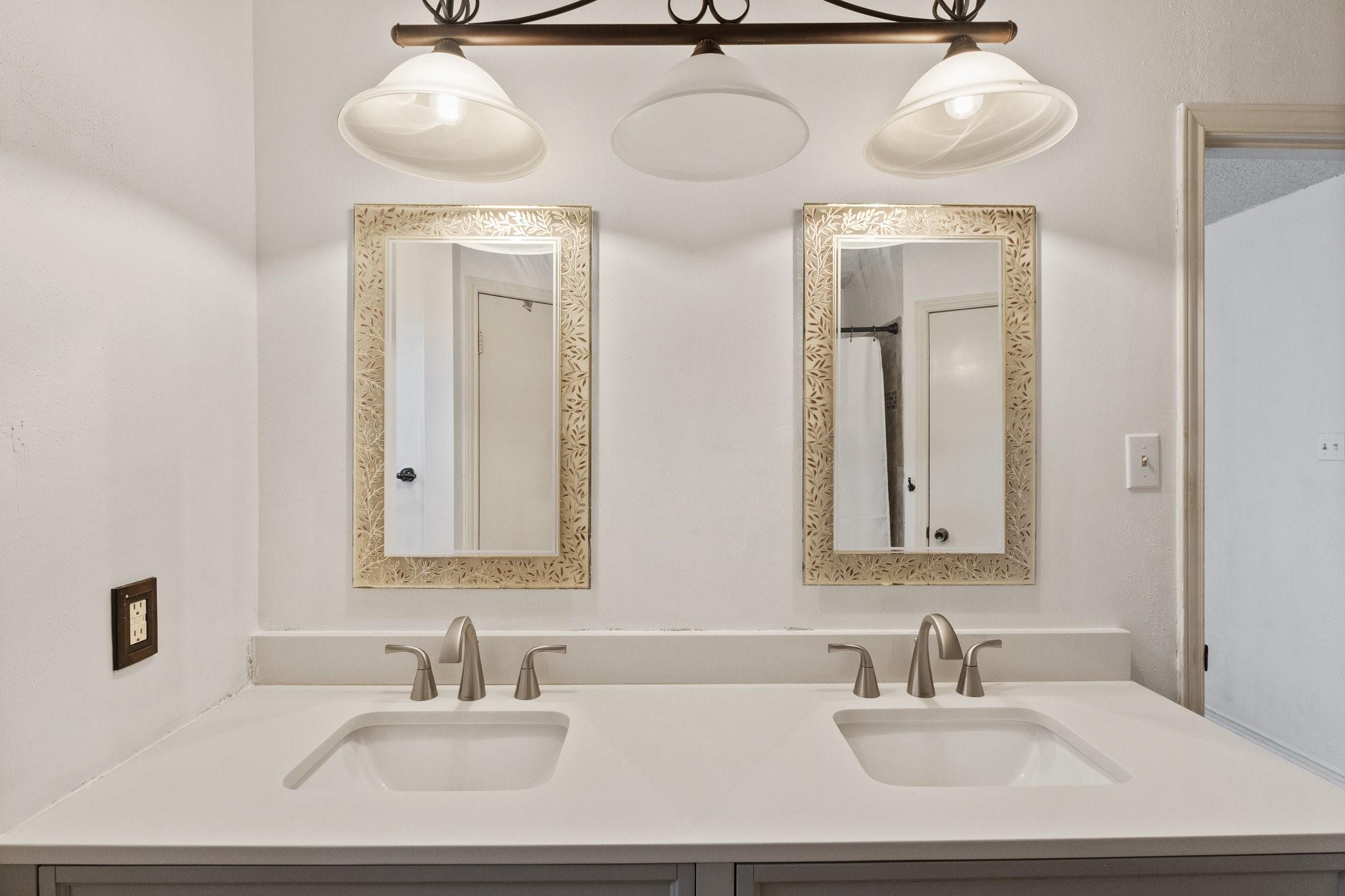 9826 Briar Ridge Dr, Austin, TX 78748