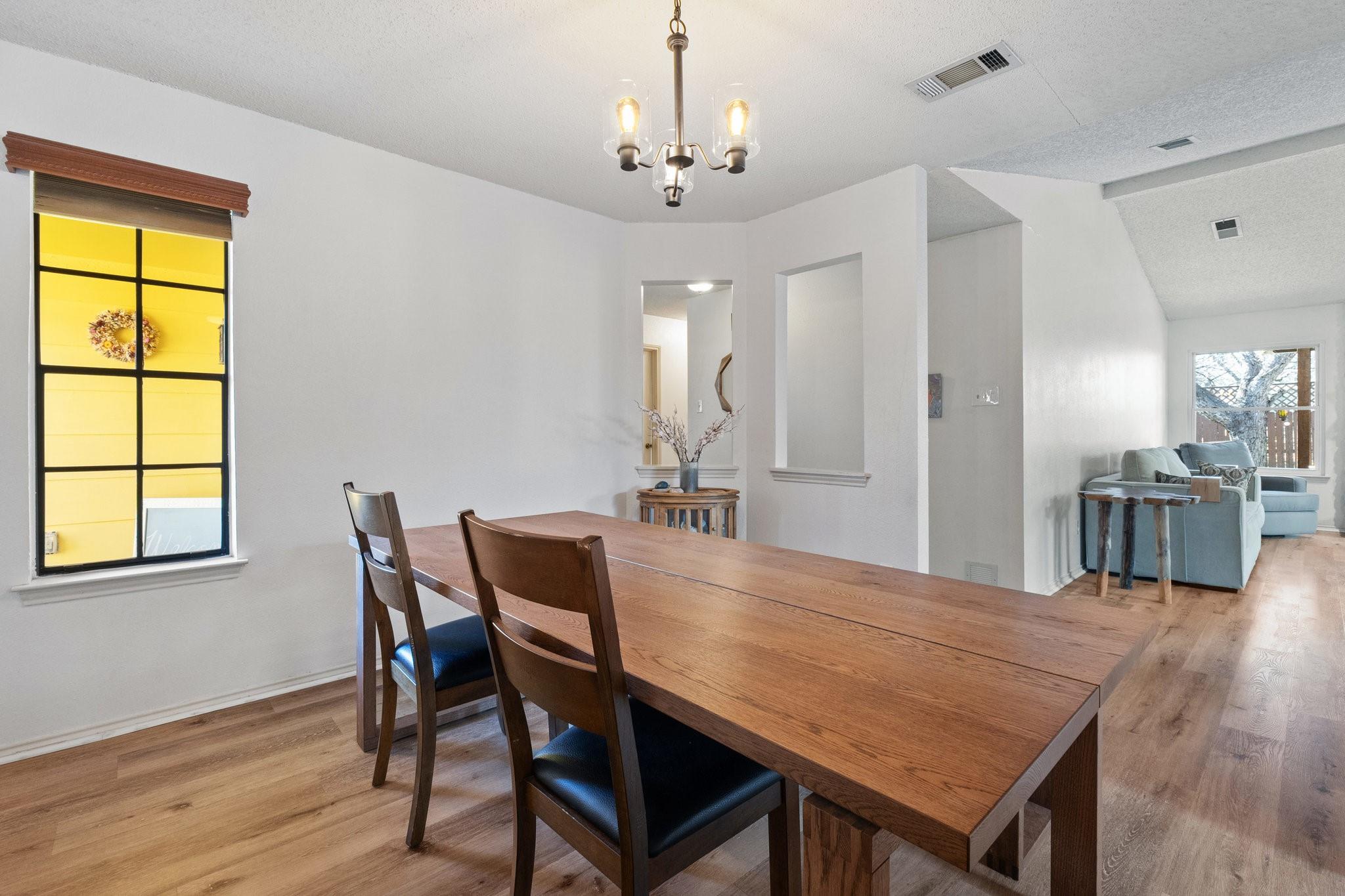 9826 Briar Ridge Dr, Austin, TX 78748