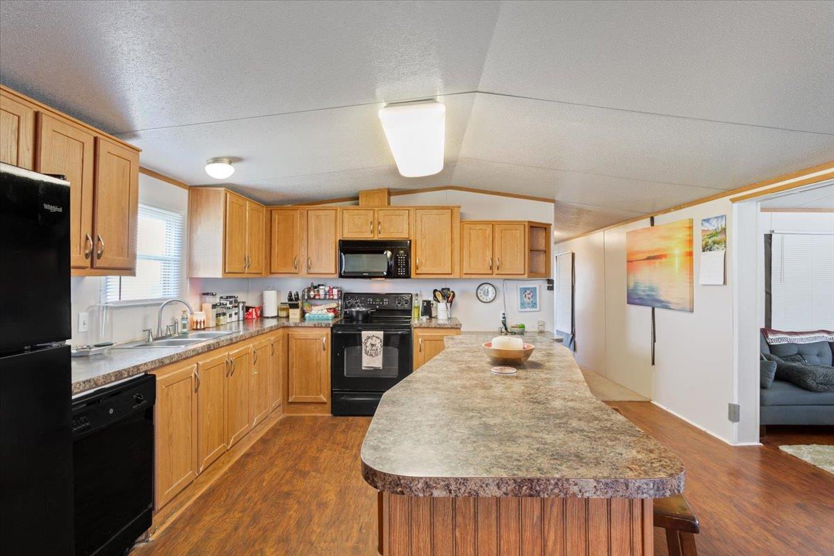 216 Moore St, Rogers, TX 76569