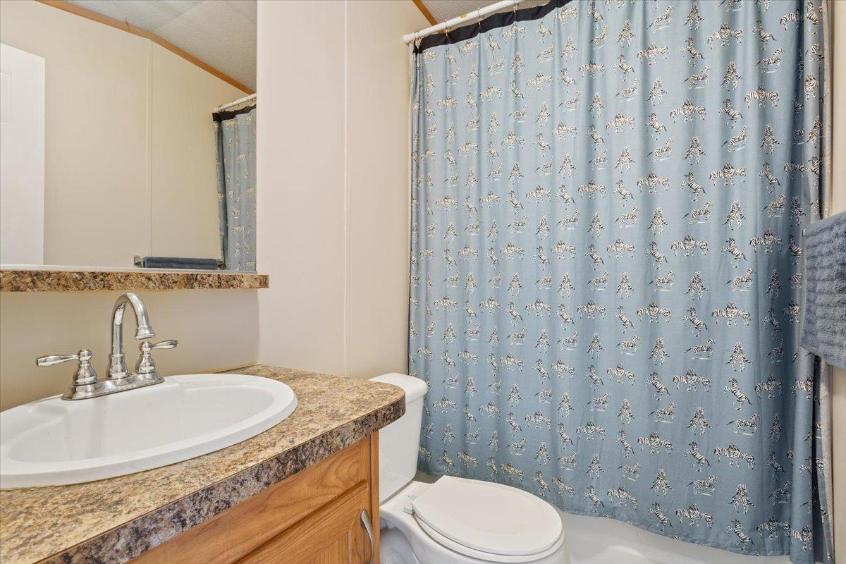 216 Moore St, Rogers, TX 76569