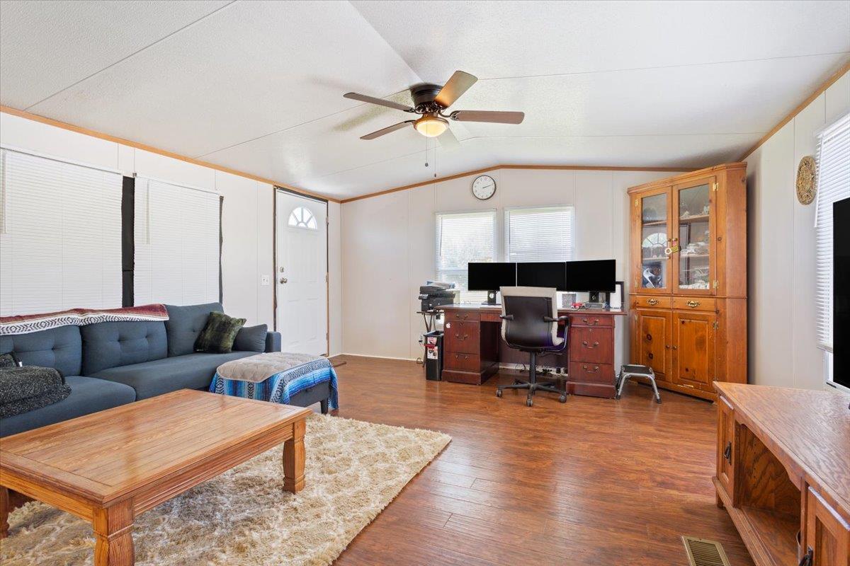 216 Moore St, Rogers, TX 76569