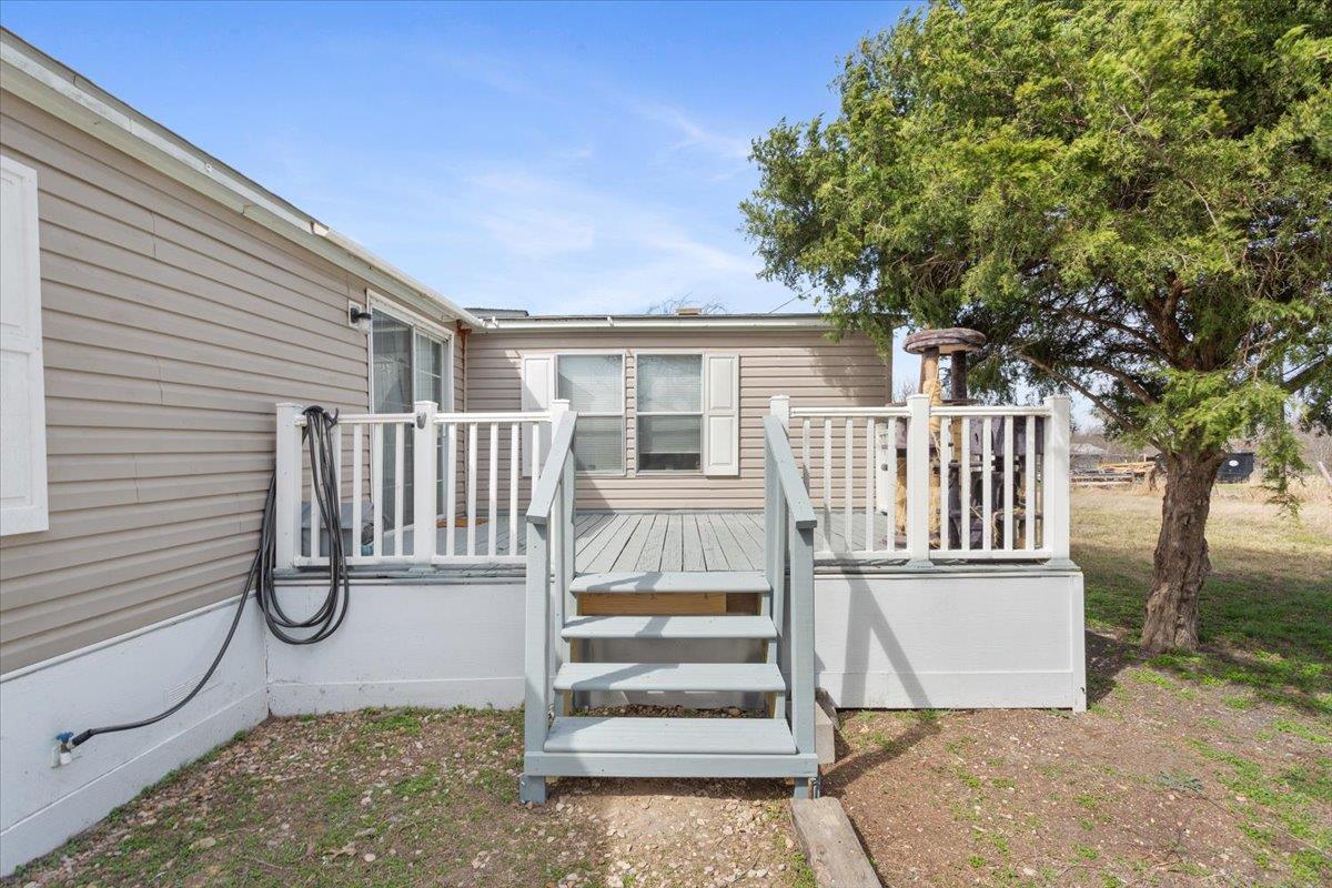 216 Moore St, Rogers, TX 76569