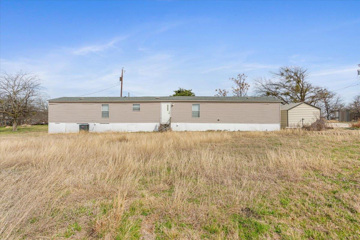 216 Moore St, Rogers, TX 76569