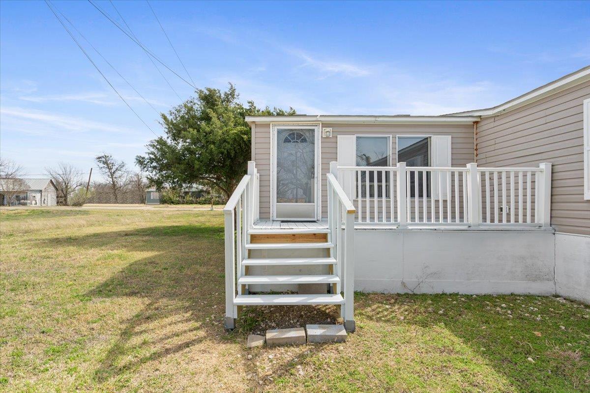 216 Moore St, Rogers, TX 76569