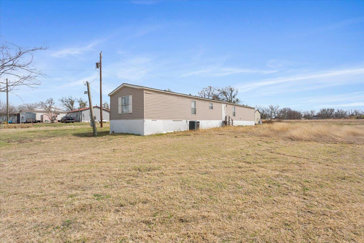 216 Moore St, Rogers, TX 76569