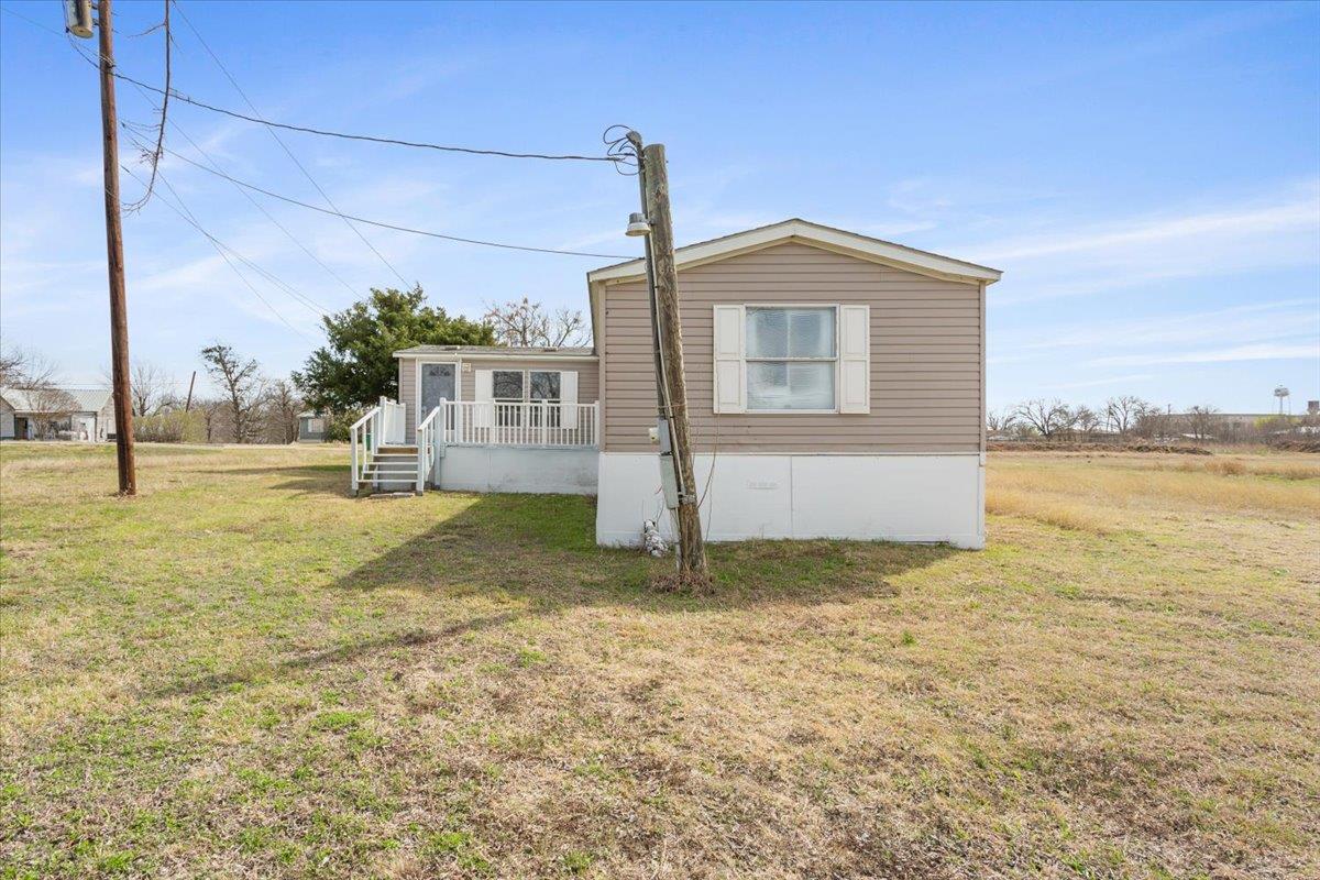 216 Moore St, Rogers, TX 76569