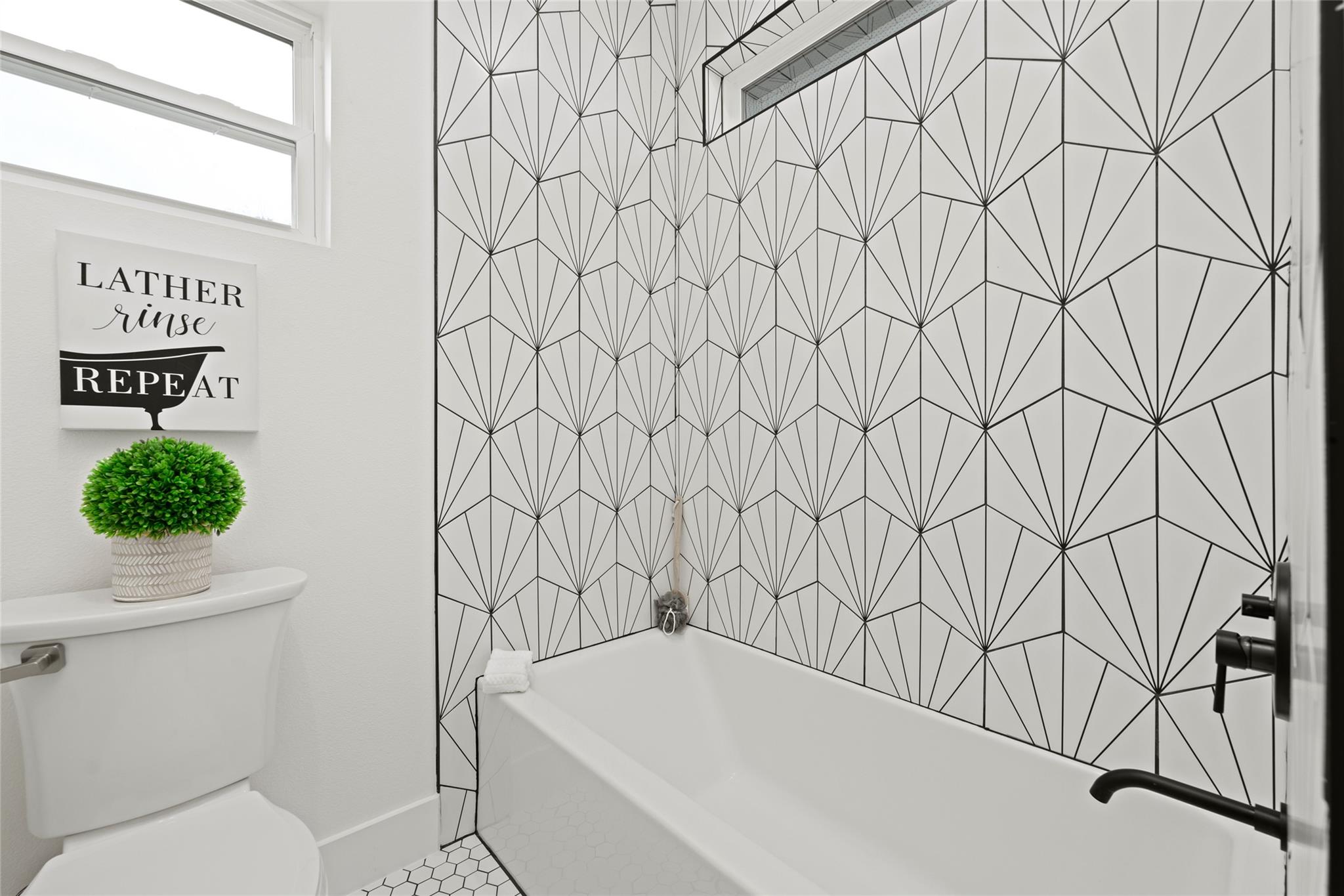 2102 E 2nd St # 2, Austin, TX 78702