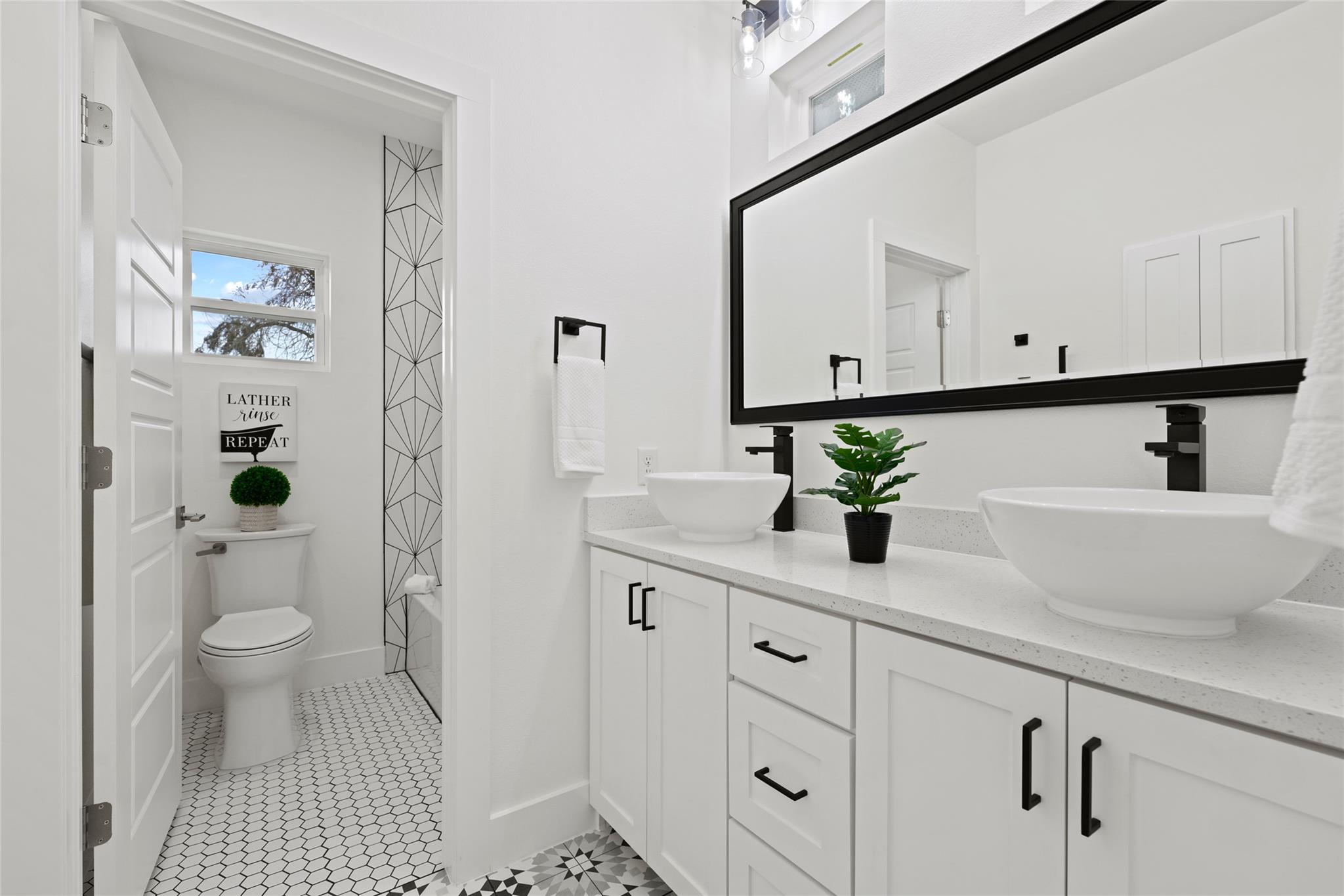 2102 E 2nd St # 2, Austin, TX 78702